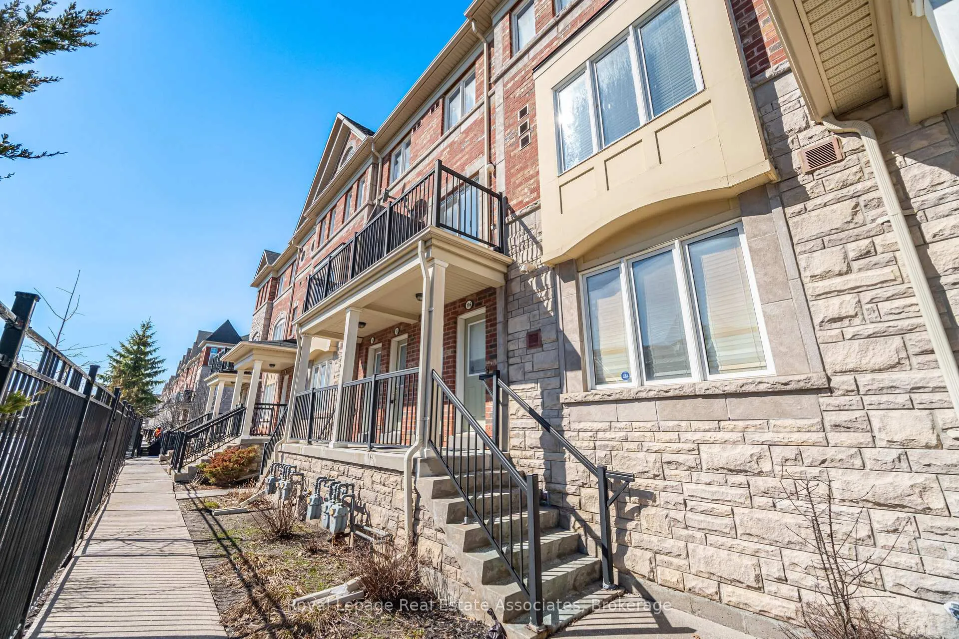Photo 37 of 192 Louisbourg Way, Markham, Greensborough — HOMEH
