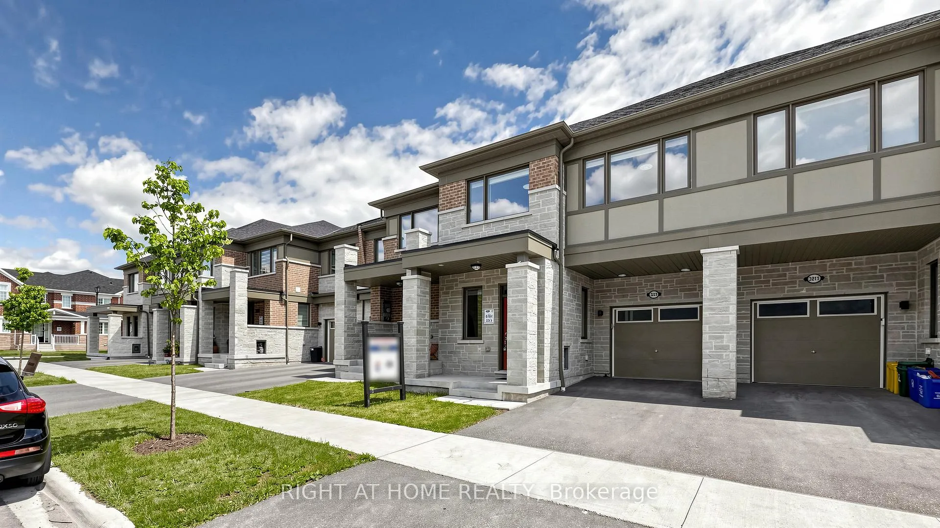 Photo 3 of 3209 Chimney Swift Crescent, Pickering, Rural Pickering — HOMEH