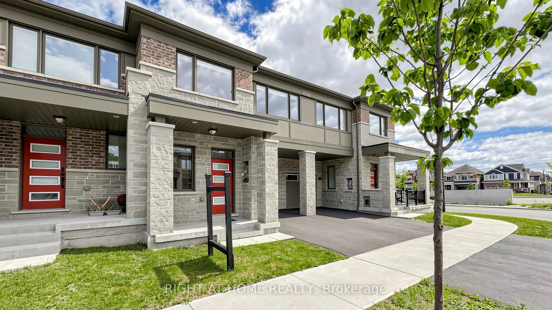 Photo 4 of 3209 Chimney Swift Crescent, Pickering, Rural Pickering — HOMEH