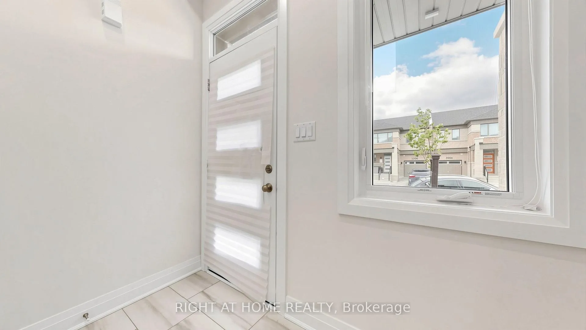 Photo 6 of 3209 Chimney Swift Crescent, Pickering, Rural Pickering — HOMEH
