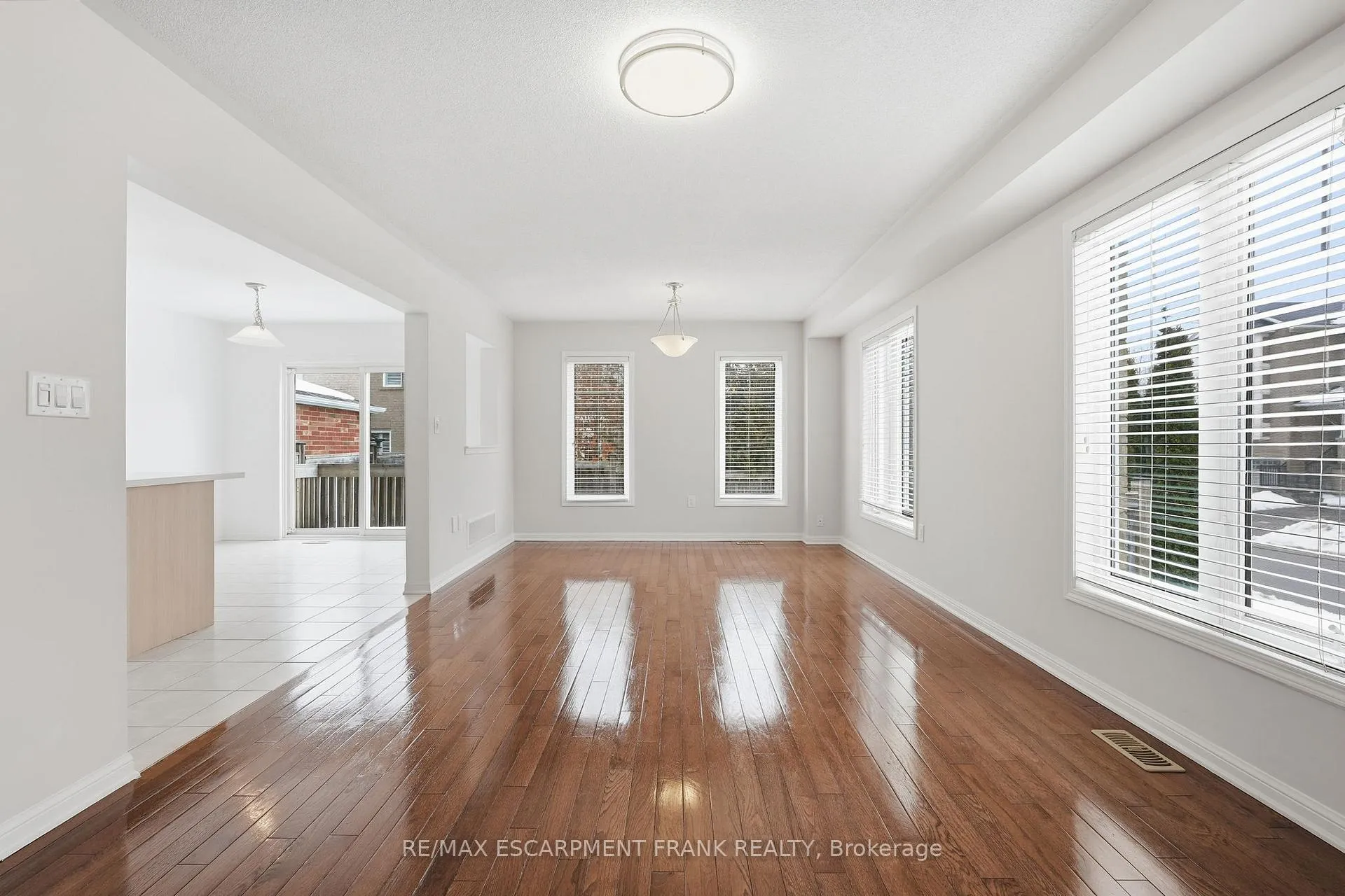 Photo 4 of 12 Emick Drive, Hamilton, Meadowlands — HOMEH