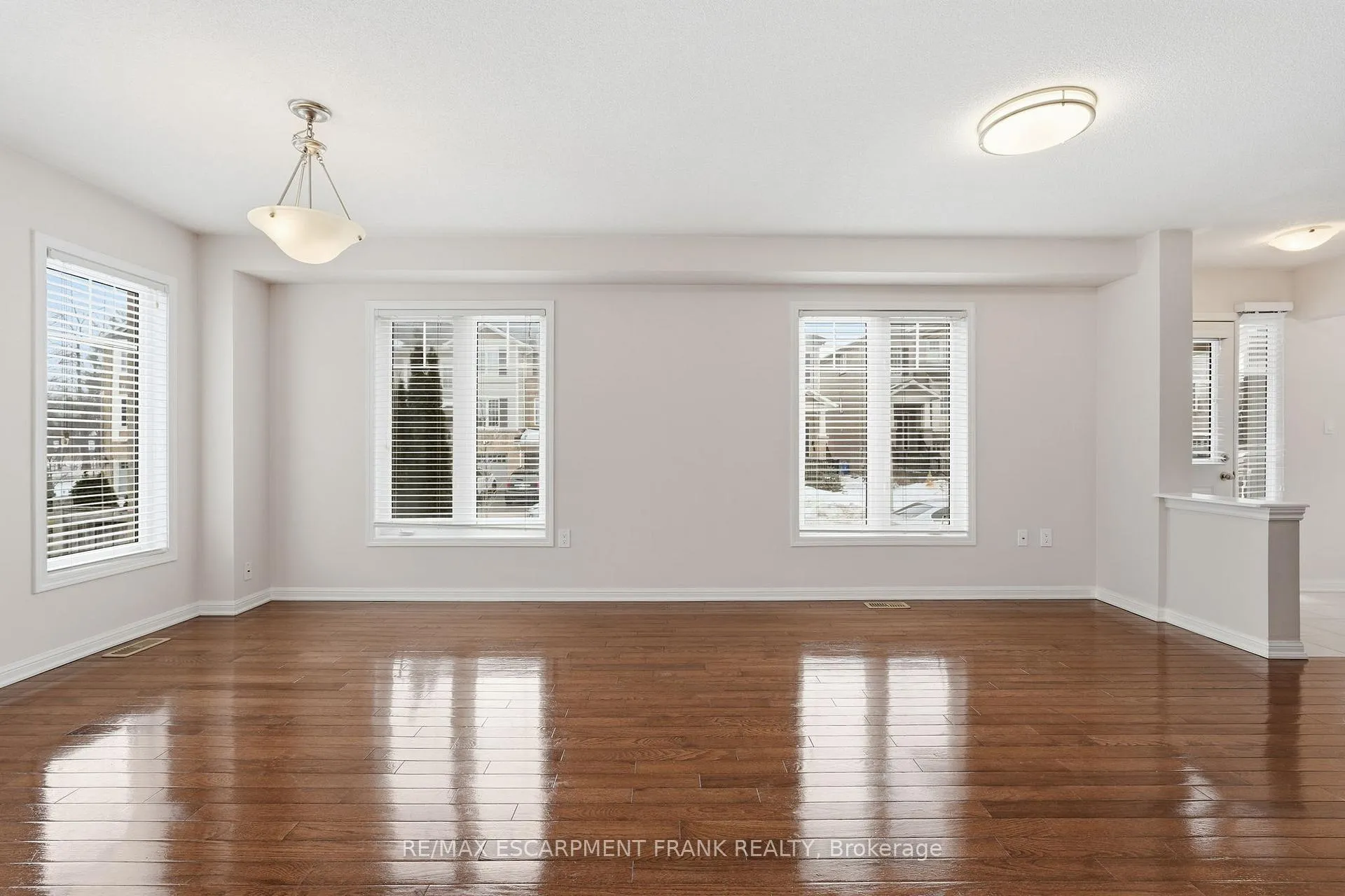 Photo 5 of 12 Emick Drive, Hamilton, Meadowlands — HOMEH
