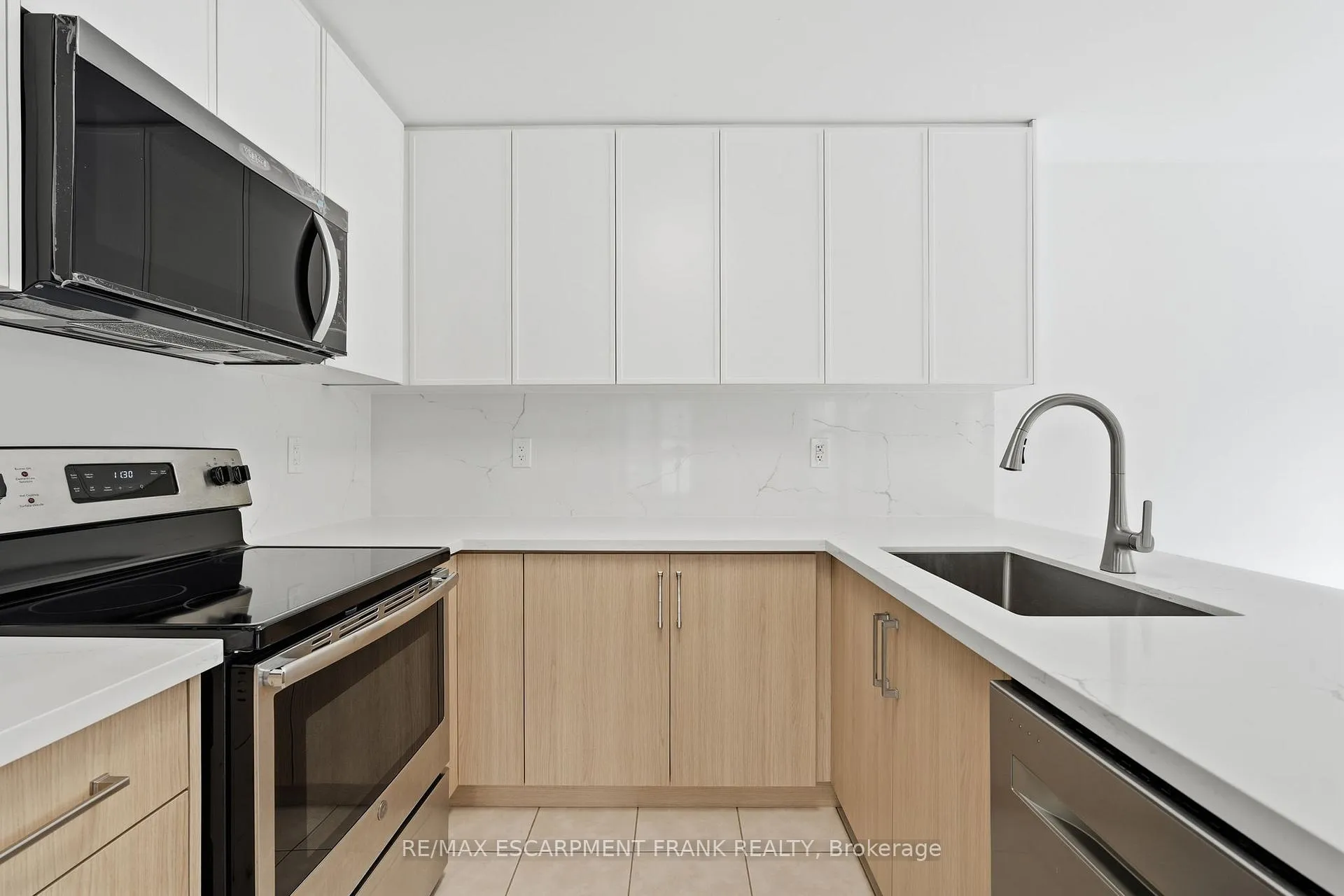 Photo 11 of 12 Emick Drive, Hamilton, Meadowlands — HOMEH