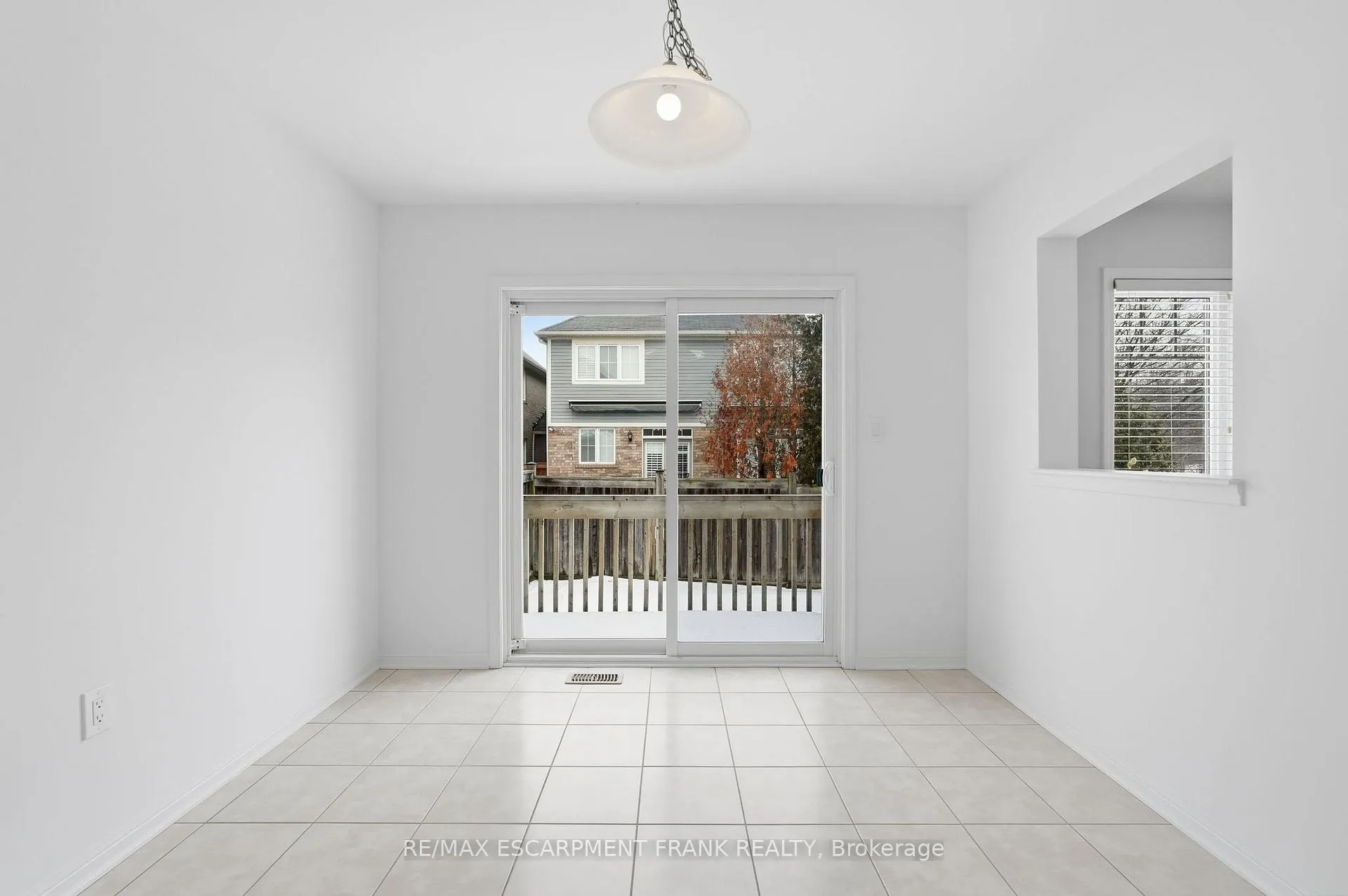 Photo 16 of 12 Emick Drive, Hamilton, Meadowlands — HOMEH