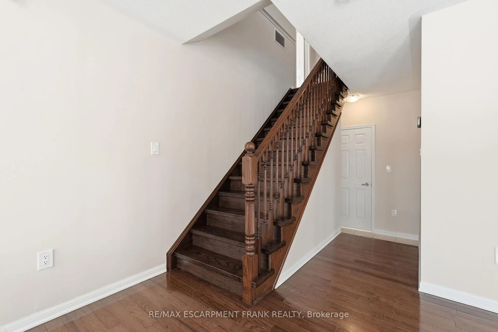Photo 20 of 12 Emick Drive, Hamilton, Meadowlands — HOMEH