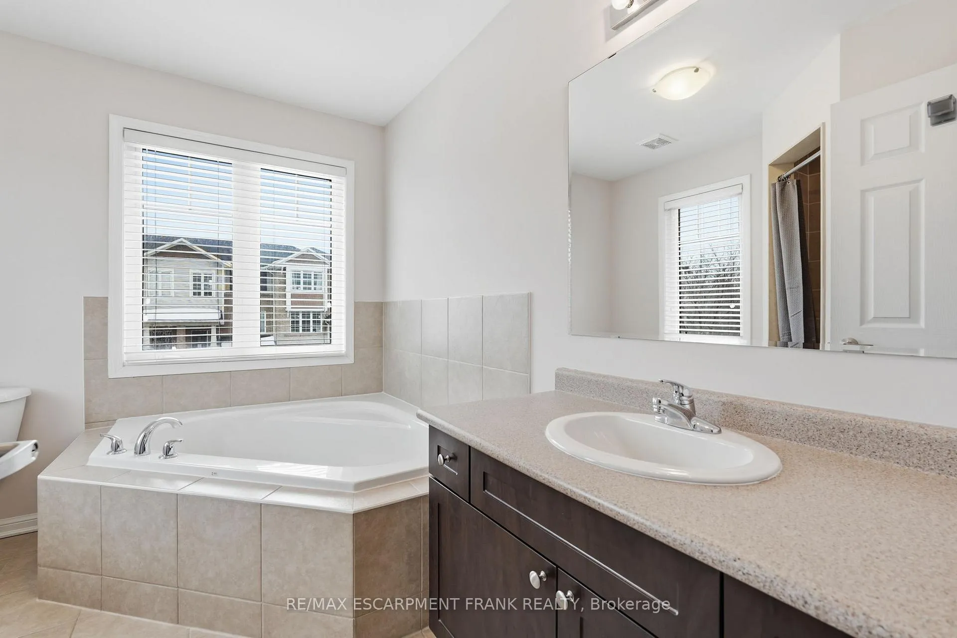 Photo 24 of 12 Emick Drive, Hamilton, Meadowlands — HOMEH
