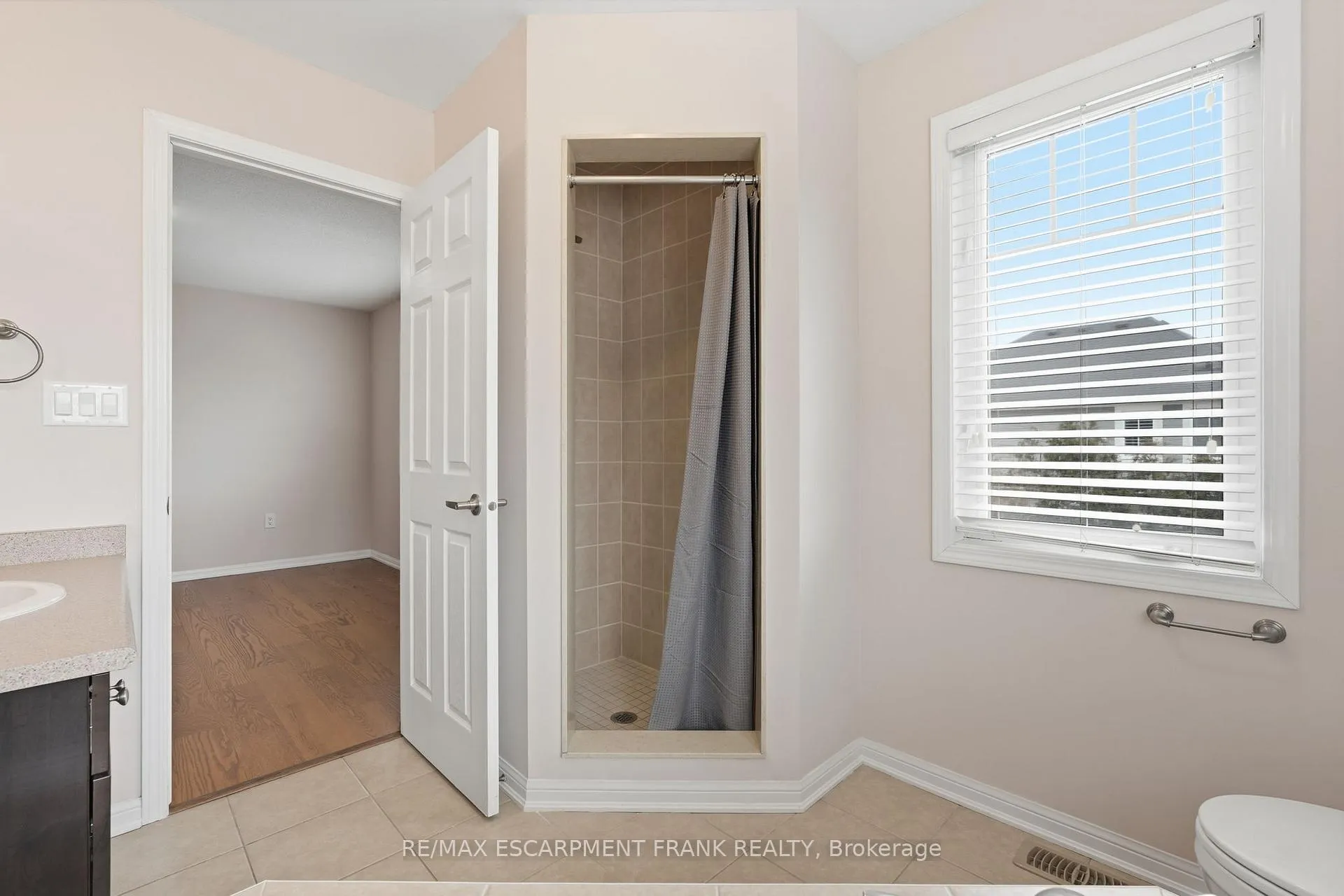 Photo 25 of 12 Emick Drive, Hamilton, Meadowlands — HOMEH