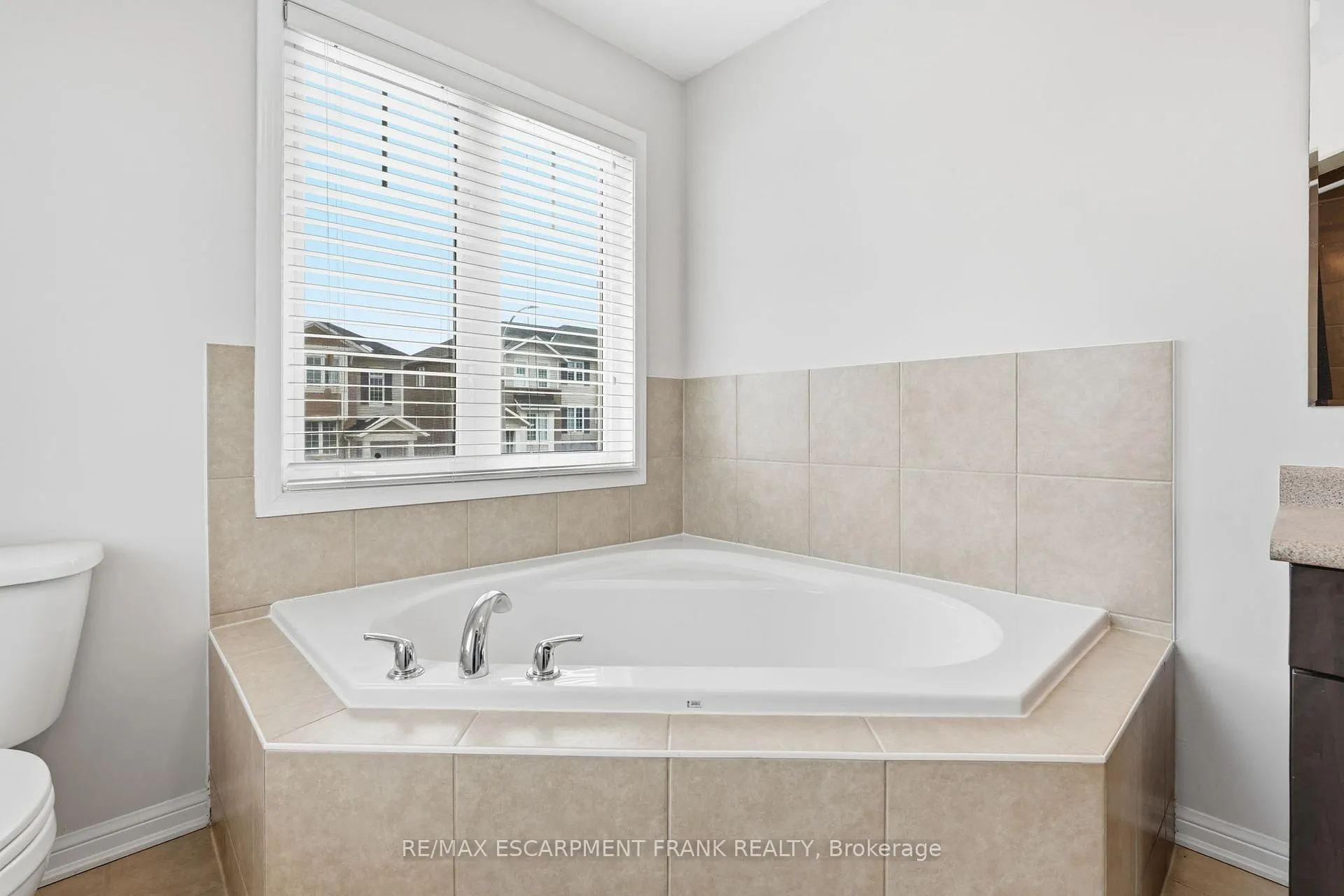 Photo 26 of 12 Emick Drive, Hamilton, Meadowlands — HOMEH