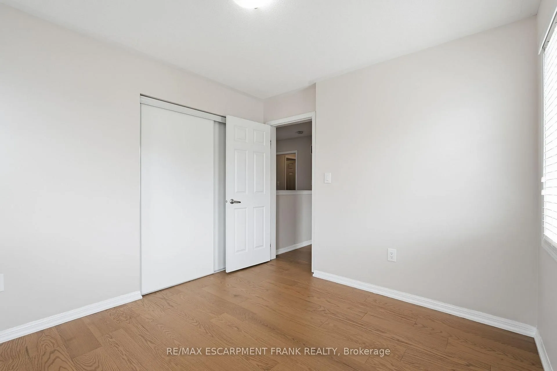 Photo 32 of 12 Emick Drive, Hamilton, Meadowlands — HOMEH