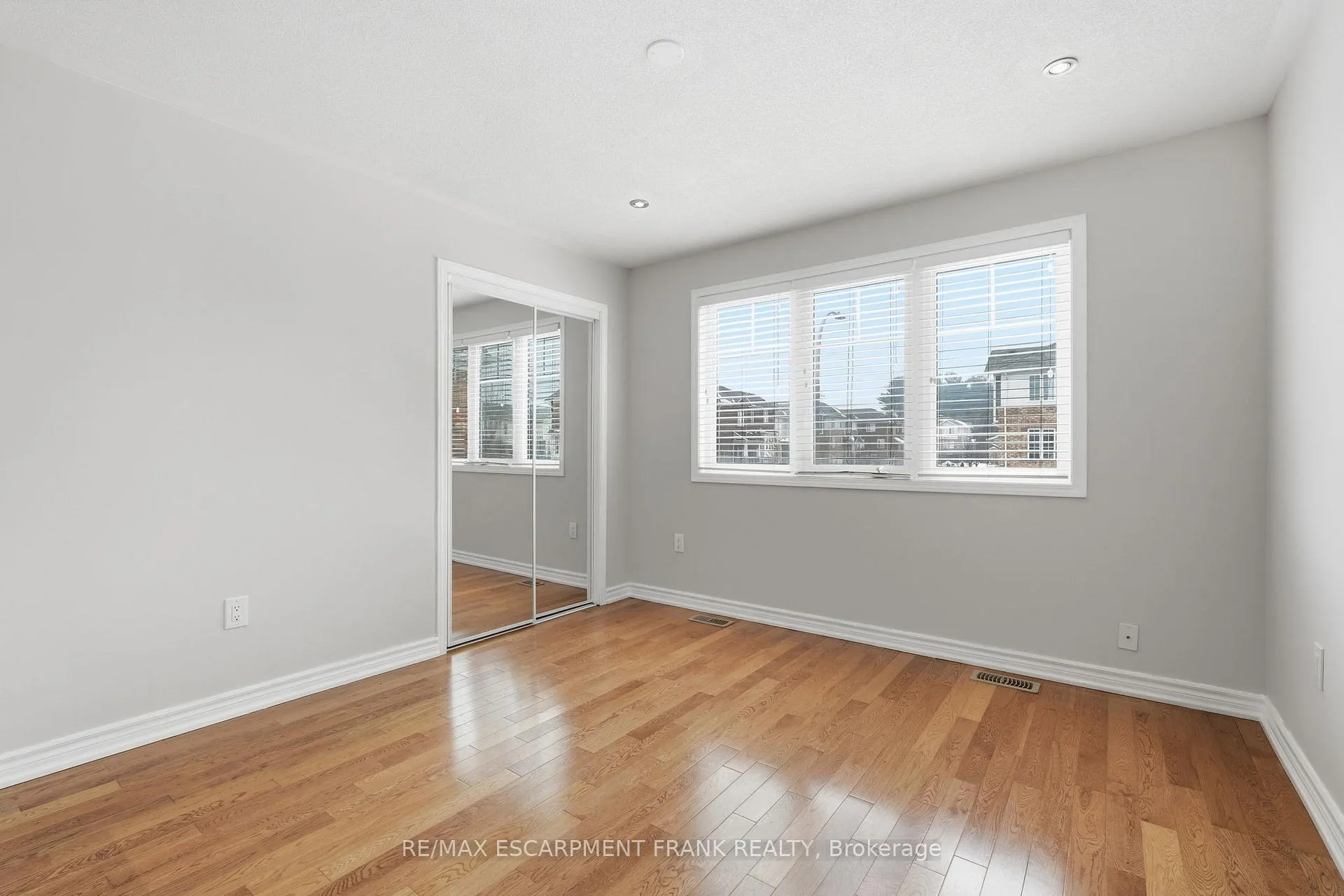 Photo 33 of 12 Emick Drive, Hamilton, Meadowlands — HOMEH