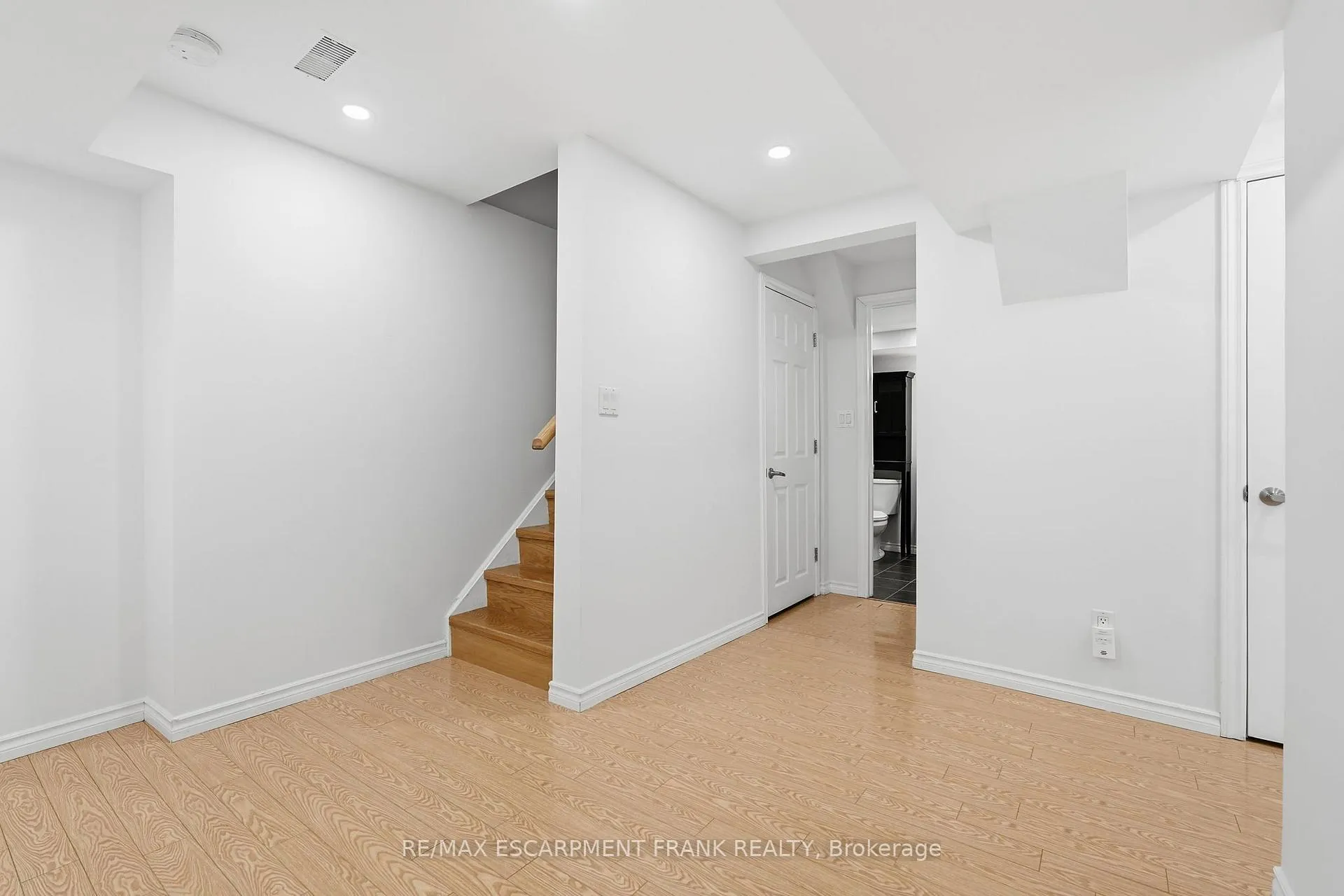 Photo 37 of 12 Emick Drive, Hamilton, Meadowlands — HOMEH