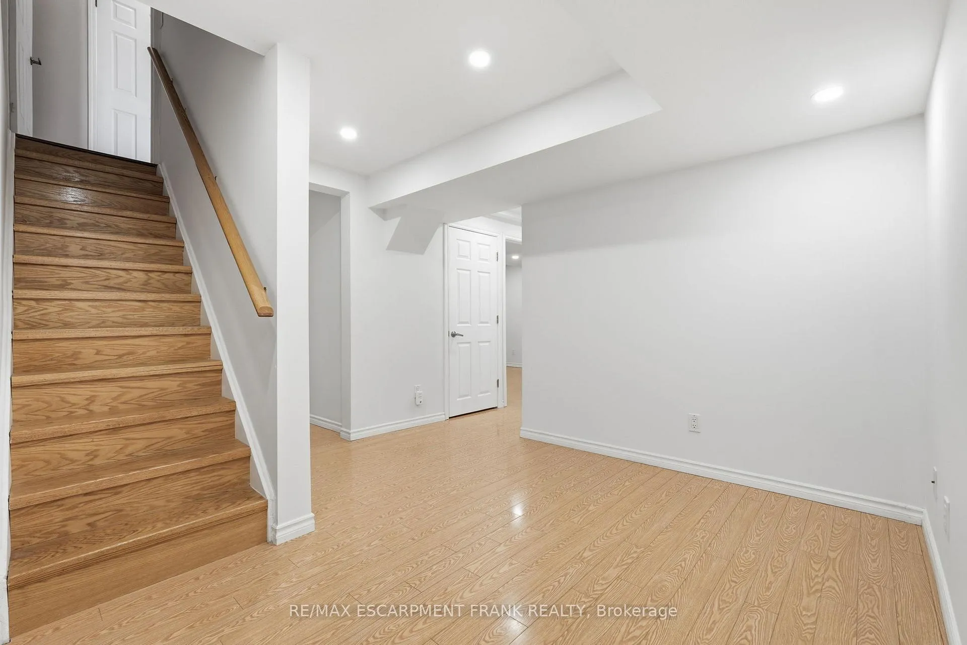Photo 39 of 12 Emick Drive, Hamilton, Meadowlands — HOMEH