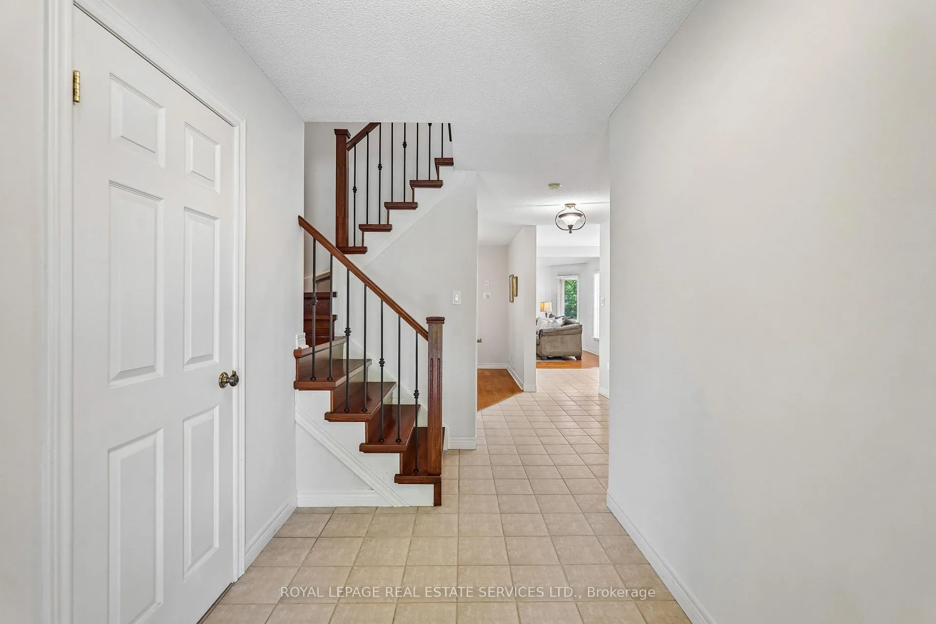 Photo 5 of 2150 Westmount Drive, Oakville, Westmount — HOMEH