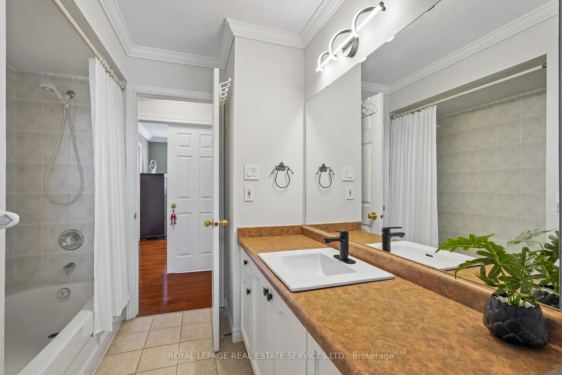 Photo 22 of 2150 Westmount Drive, Oakville, Westmount — HOMEH