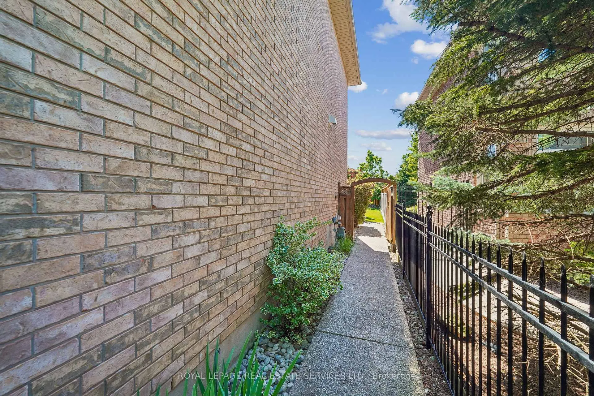 Photo 35 of 2150 Westmount Drive, Oakville, Westmount — HOMEH