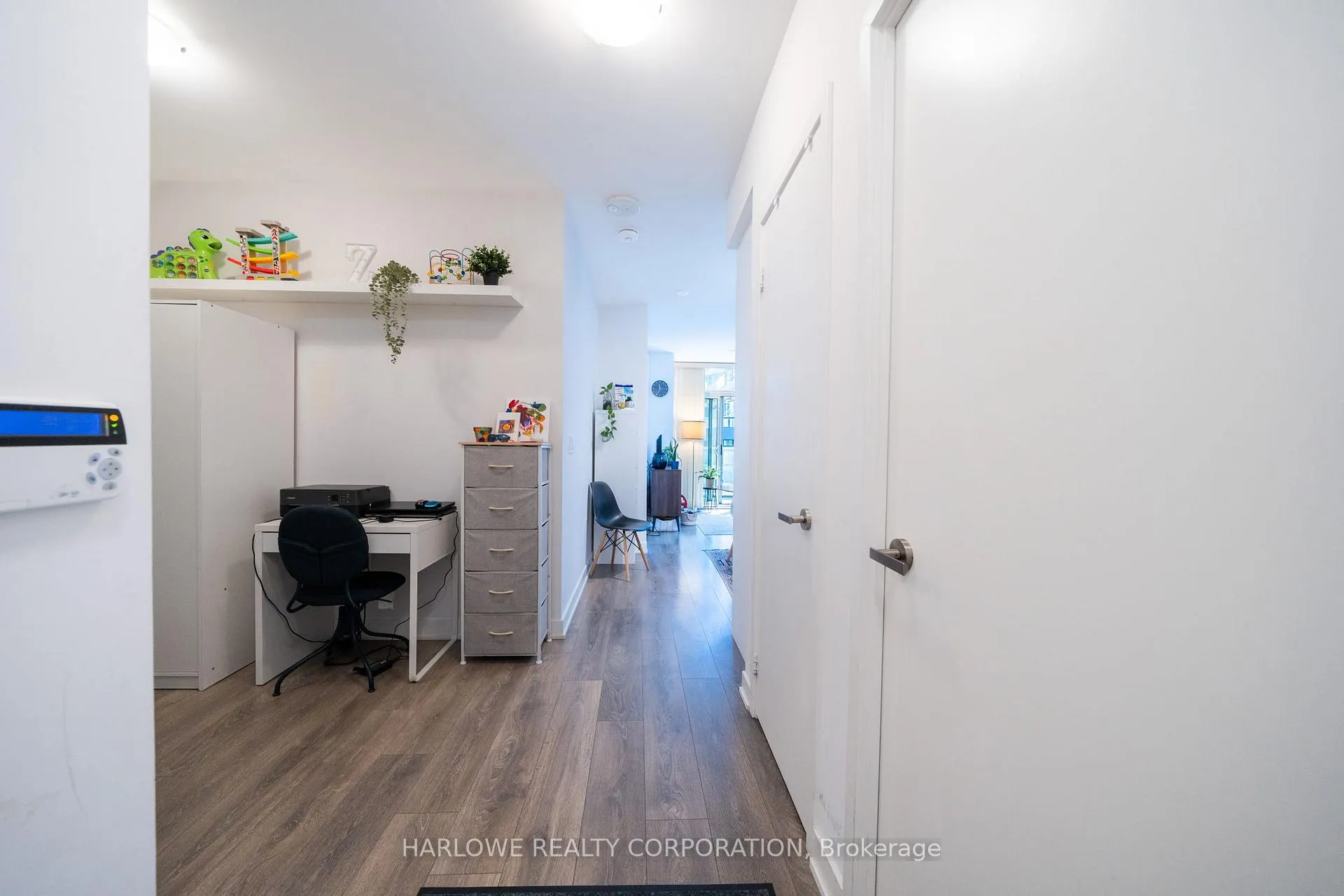 Photo 6 of Unit 502 NT, 99 Broadway Avenue, Toronto, Mount Pleasant West — HOMEH