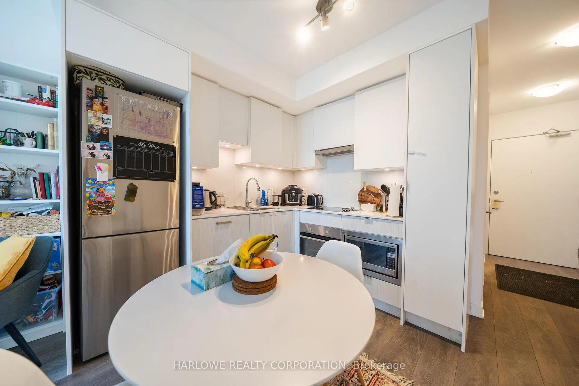 Photo 7 of Unit 502 NT, 99 Broadway Avenue, Toronto, Mount Pleasant West — HOMEH