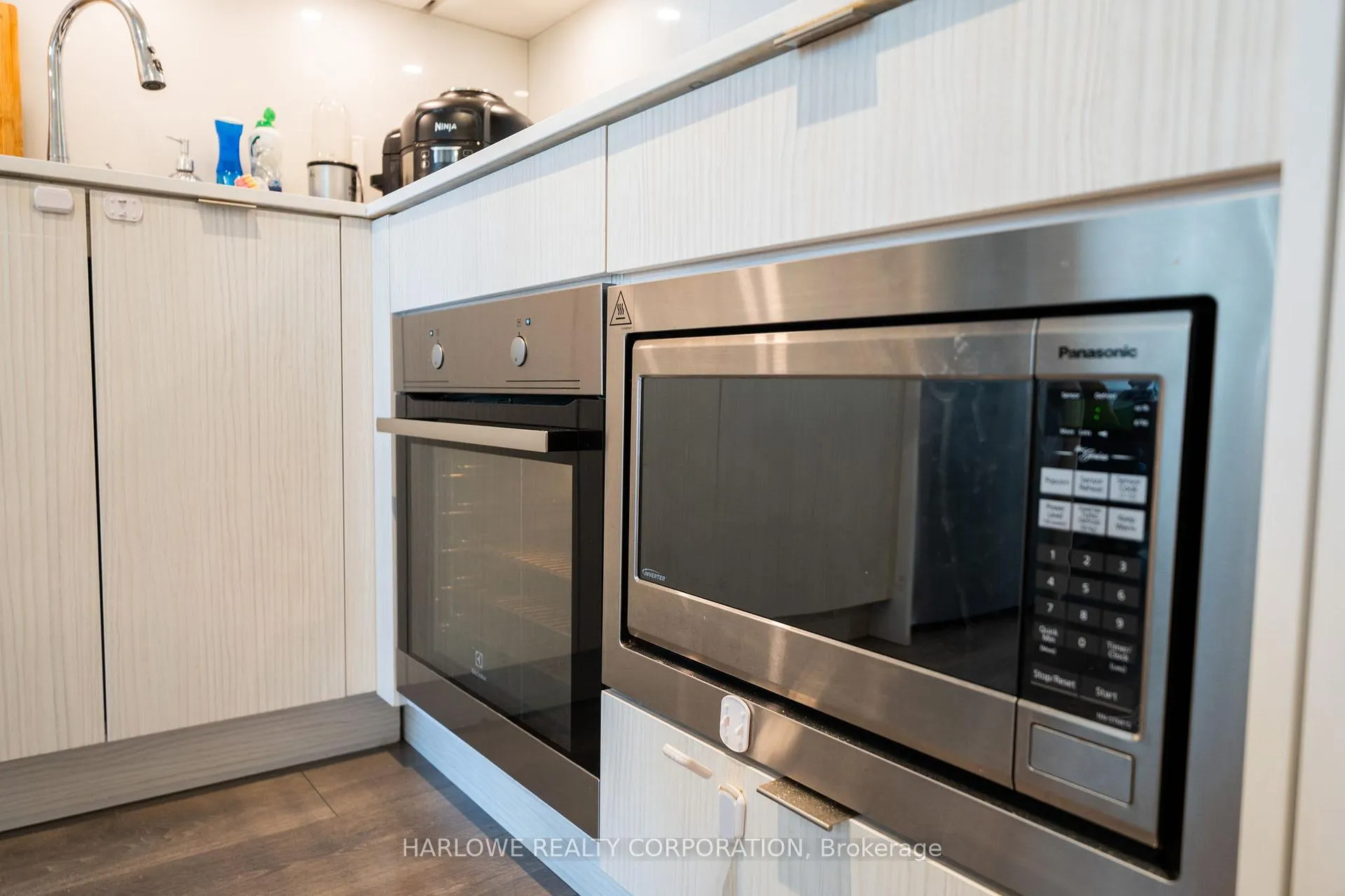 Photo 15 of Unit 502 NT, 99 Broadway Avenue, Toronto, Mount Pleasant West — HOMEH