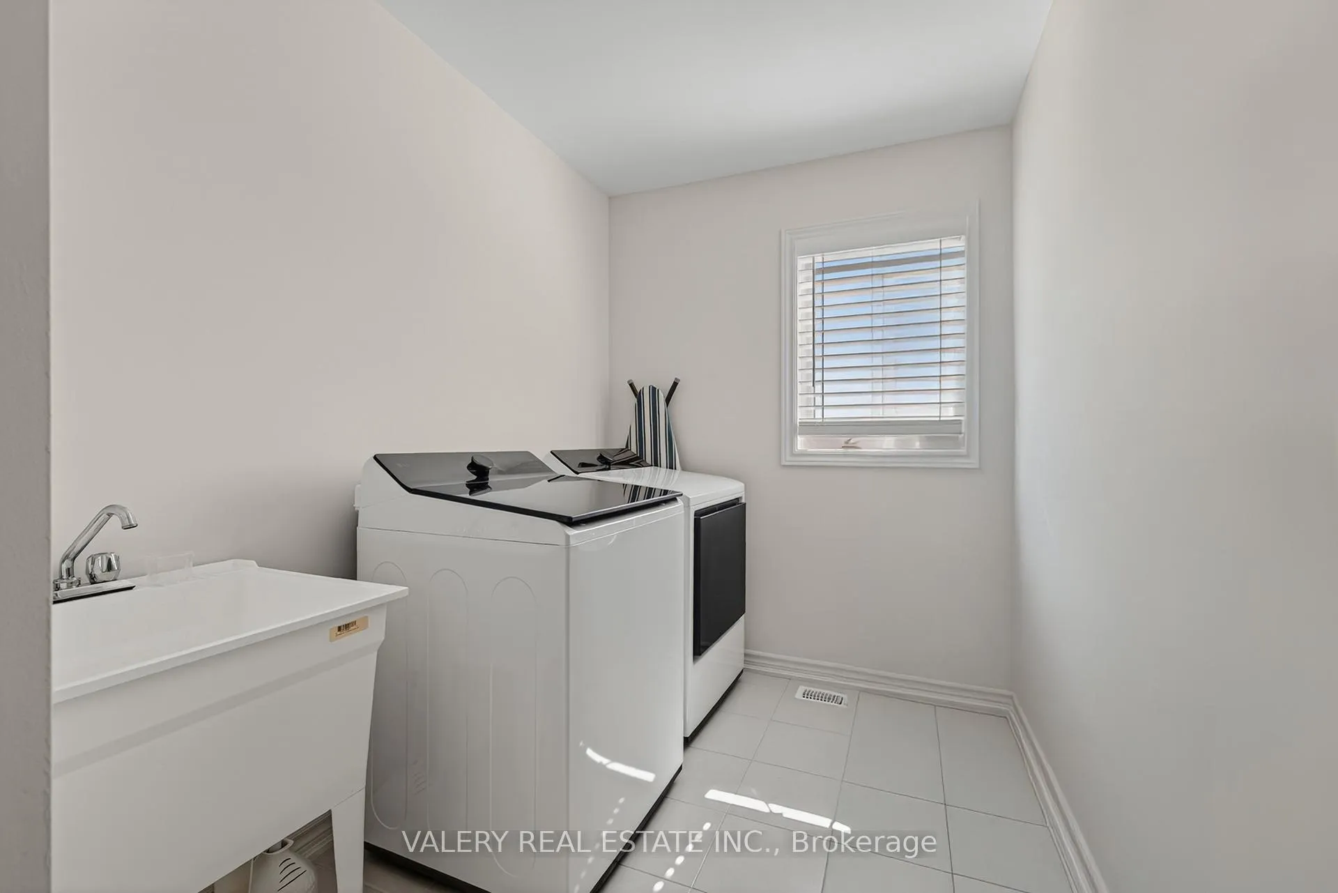 Photo 27 of 109 Ballantyne Avenue, North Perth, Elma — HOMEH