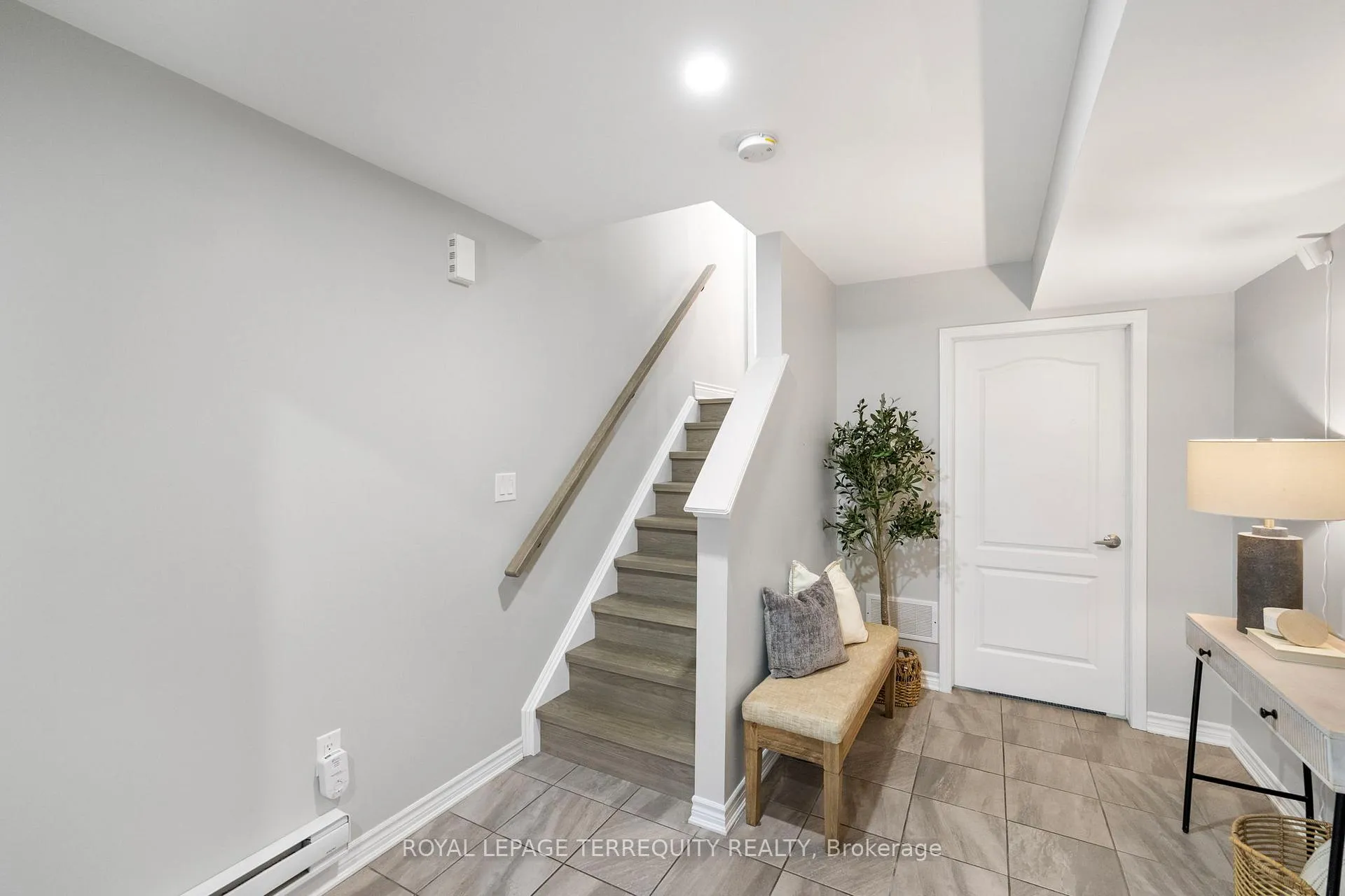 Photo 7 of 1058 Clipper Lane, Pickering, Rural Pickering — HOMEH