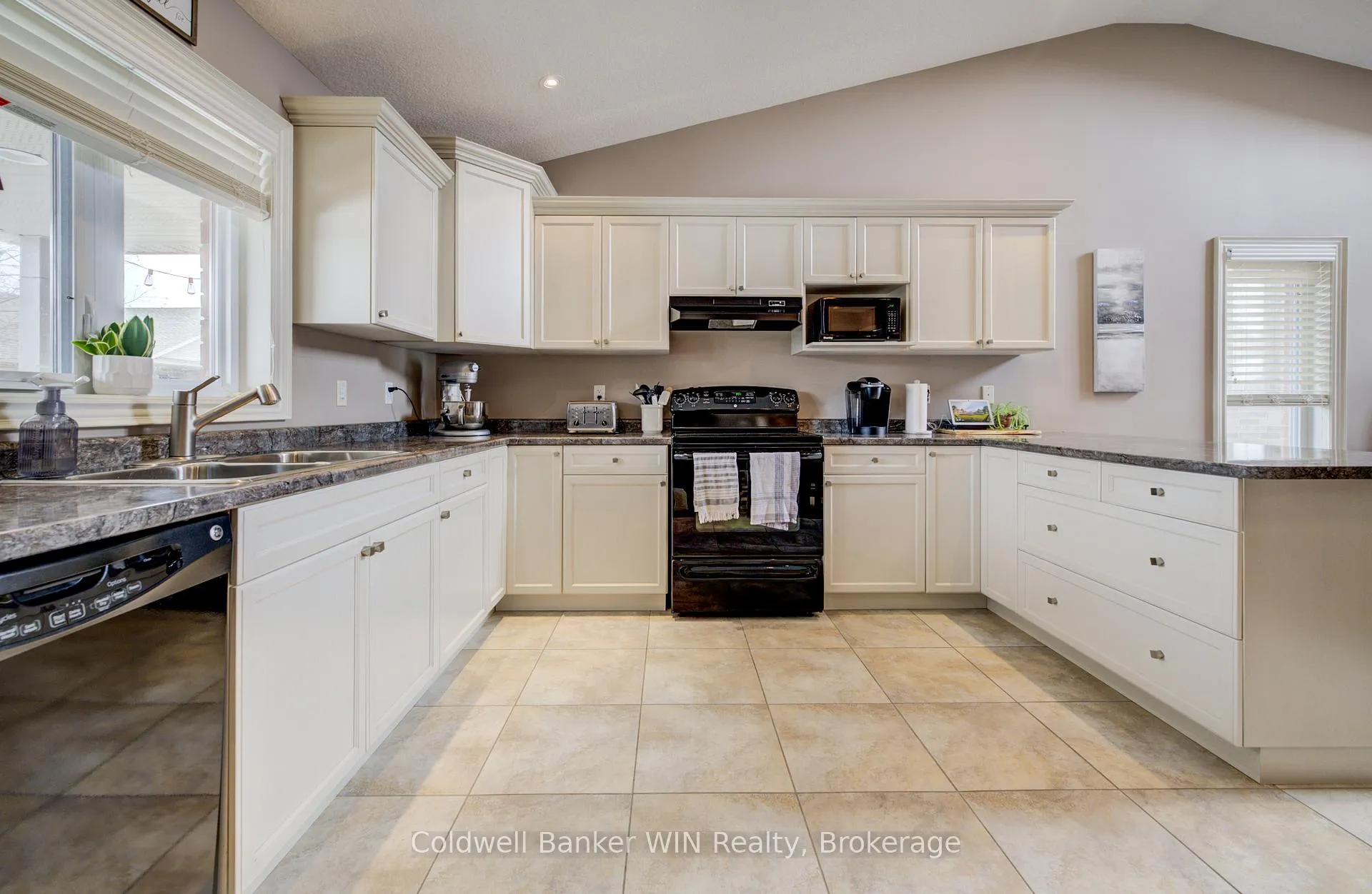 Photo 17 of 108 Ruby's Crescent, Wellington North, Mount Forest — HOMEH