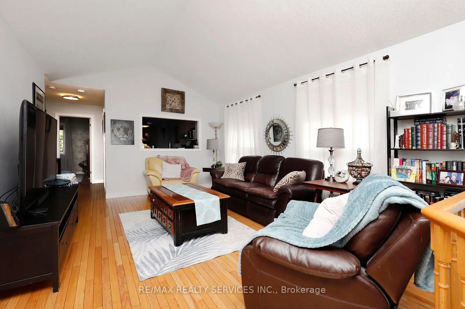 Photo 9 of 101 Glengarry Road, Orangeville — HOMEH