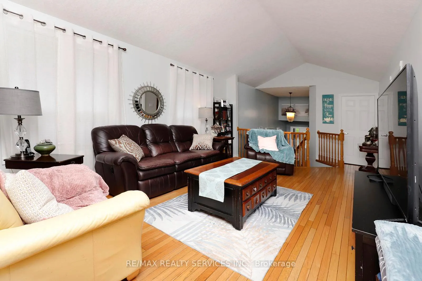 Photo 10 of 101 Glengarry Road, Orangeville — HOMEH
