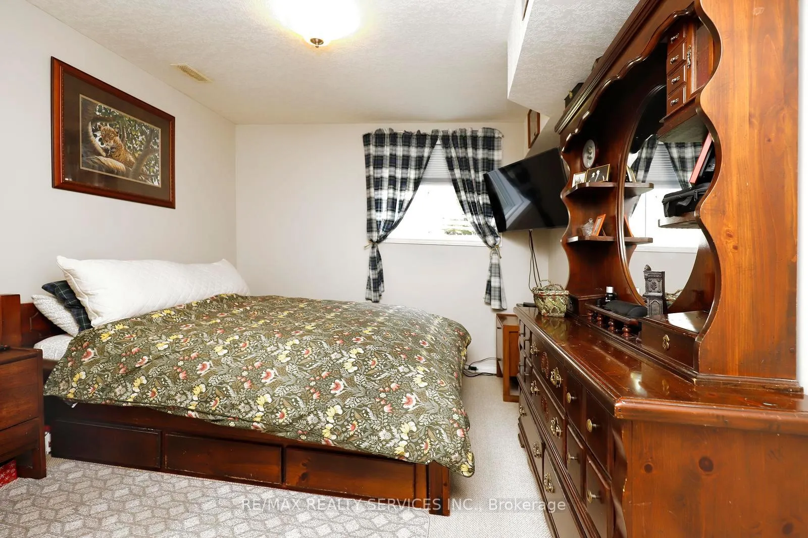 Photo 34 of 101 Glengarry Road, Orangeville — HOMEH