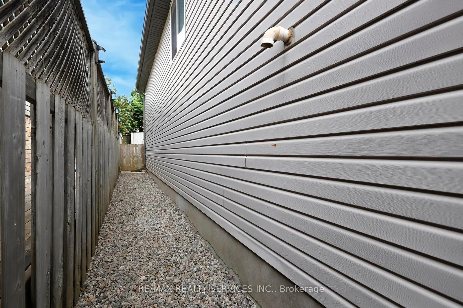 Photo 44 of 101 Glengarry Road, Orangeville — HOMEH