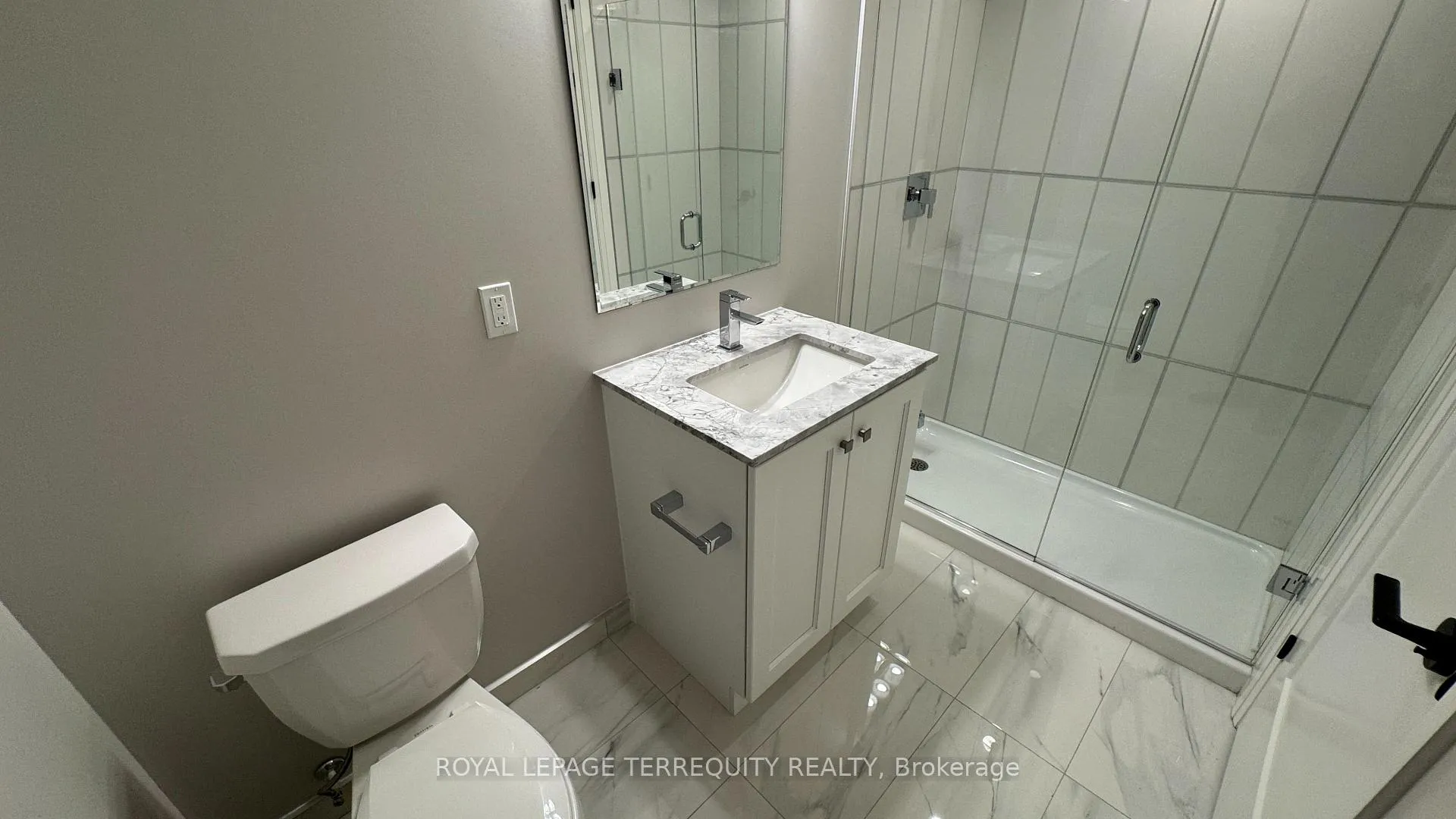 Photo 6 of Unit 403, 1415 Dundas Street E, Oakville, Joshua Meadows — HOMEH