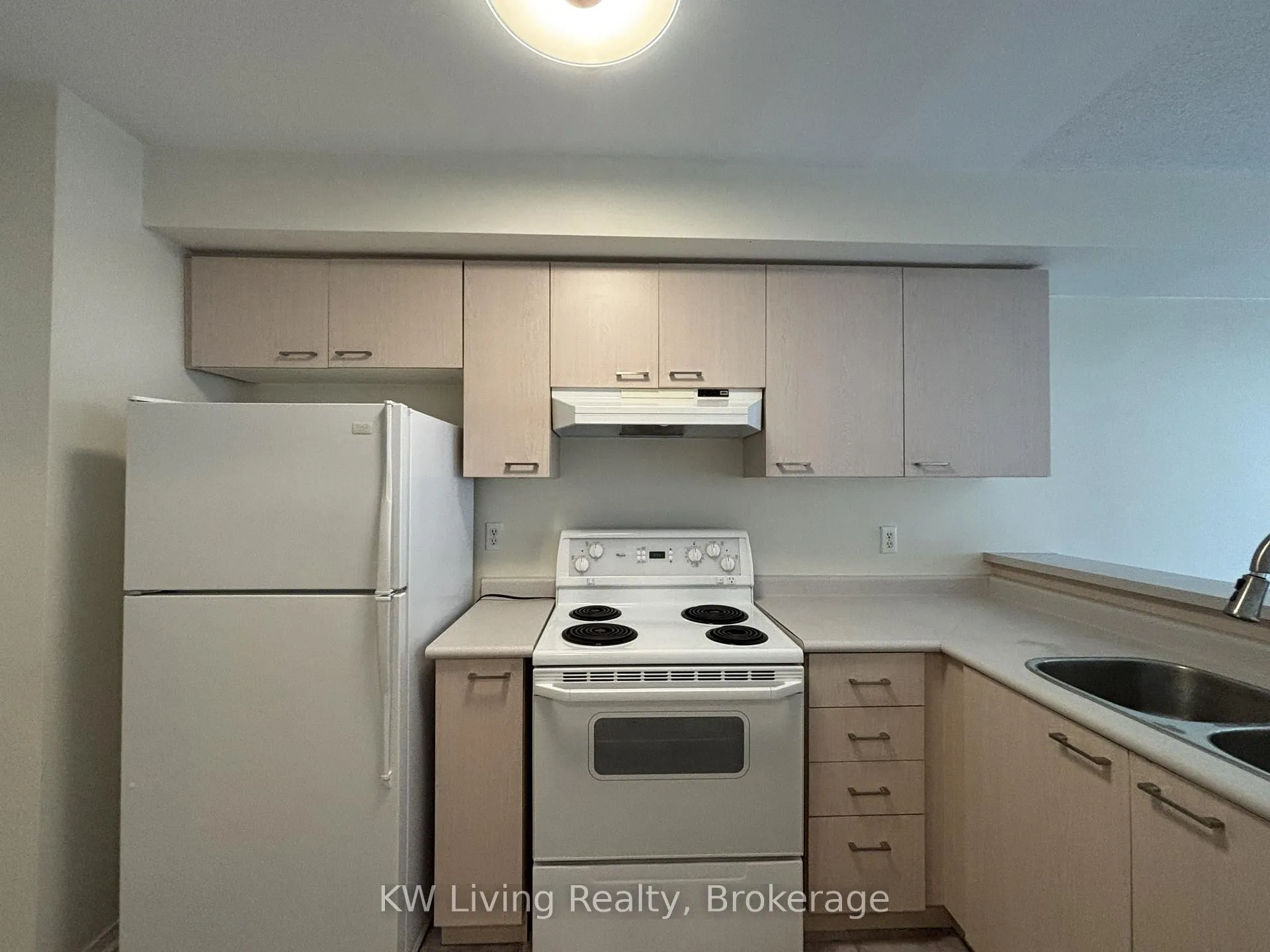 Photo 7 of 5 Alexis Way, Whitby, Williamsburg — HOMEH