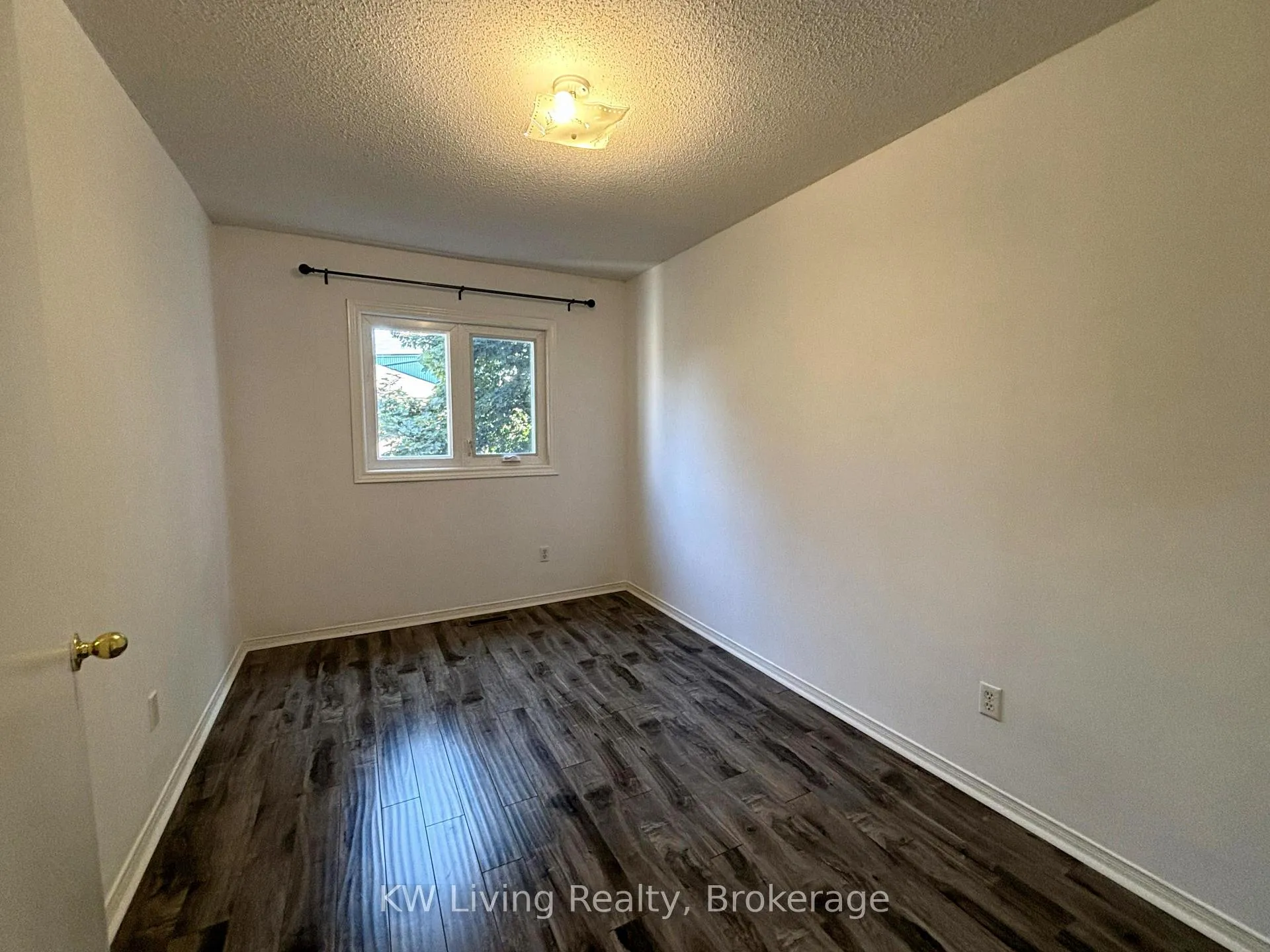 Photo 10 of 5 Alexis Way, Whitby, Williamsburg — HOMEH