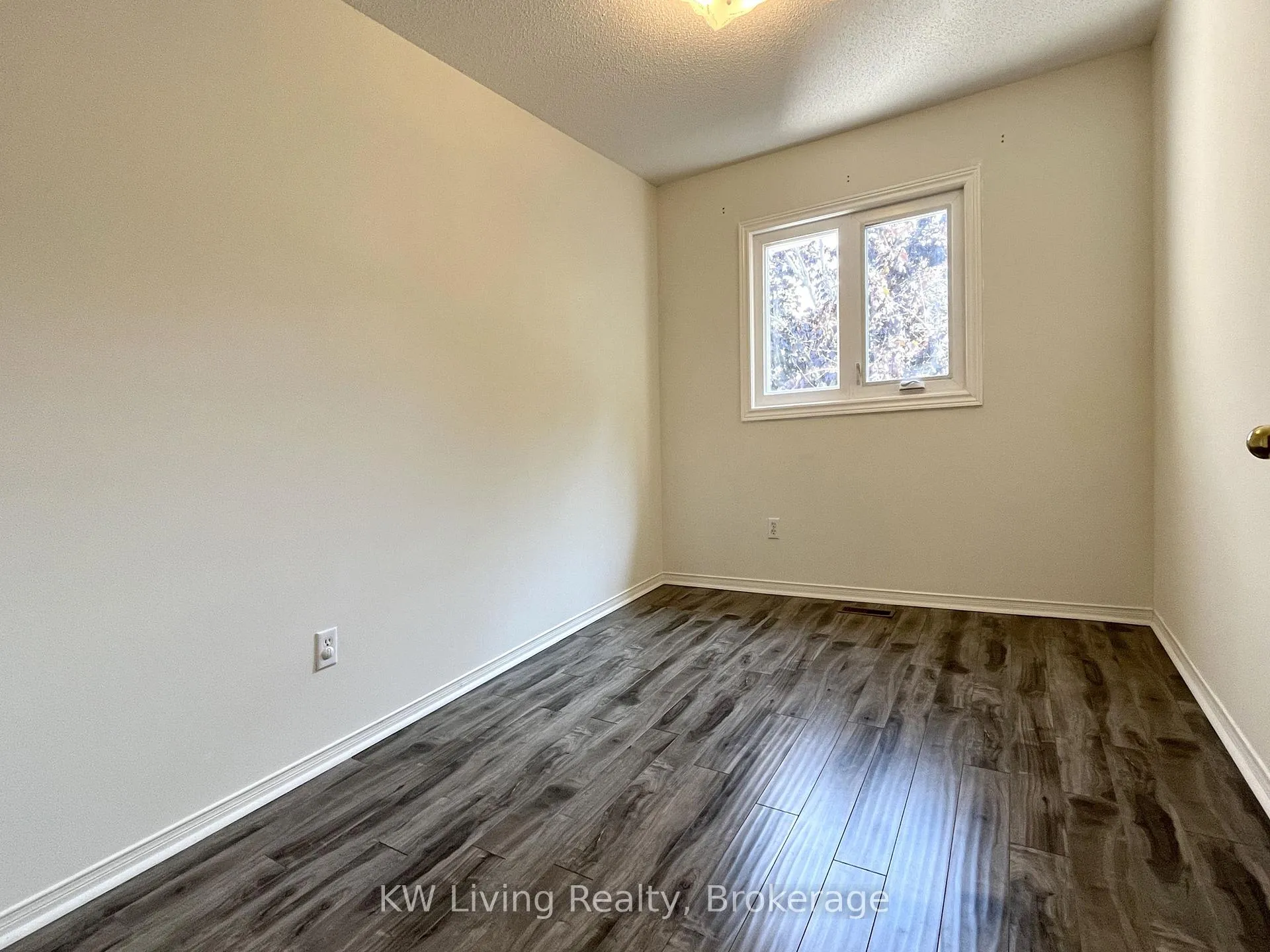Photo 13 of 5 Alexis Way, Whitby, Williamsburg — HOMEH