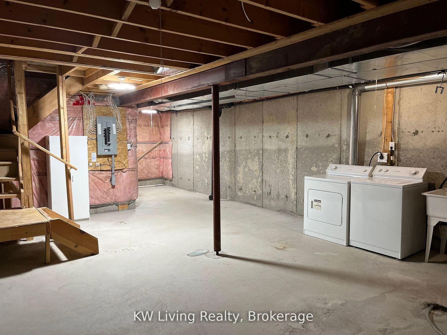 Photo 17 of 5 Alexis Way, Whitby, Williamsburg — HOMEH