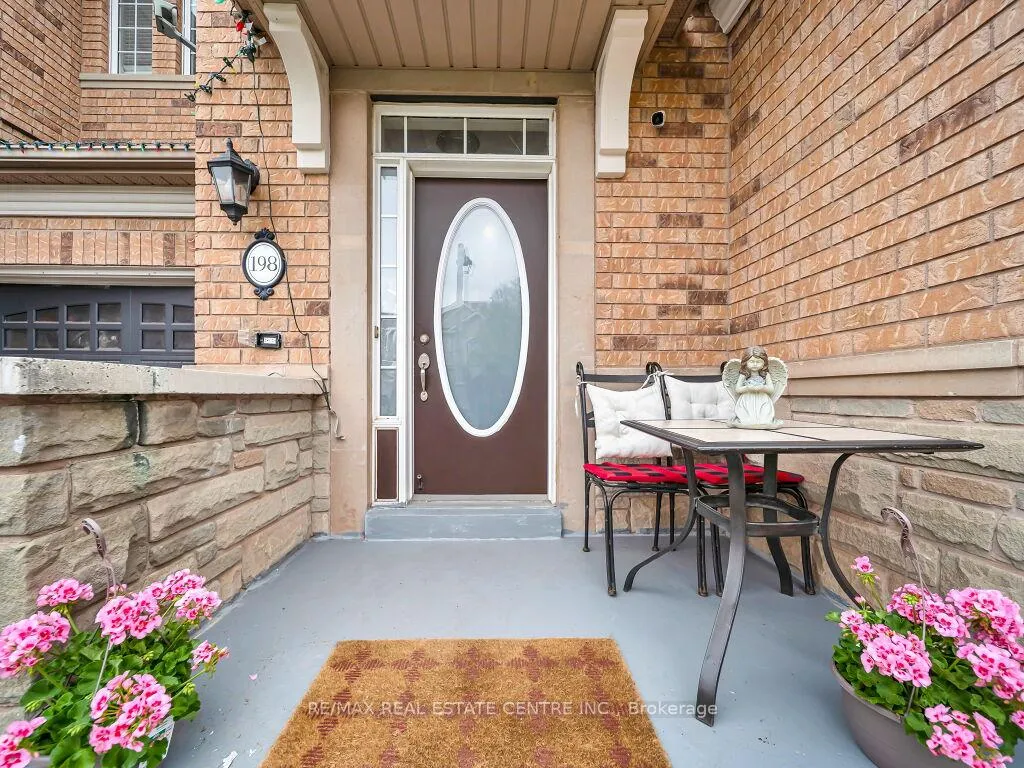Photo 3 of 198 Duskywing Way, Oakville, Bronte — HOMEH