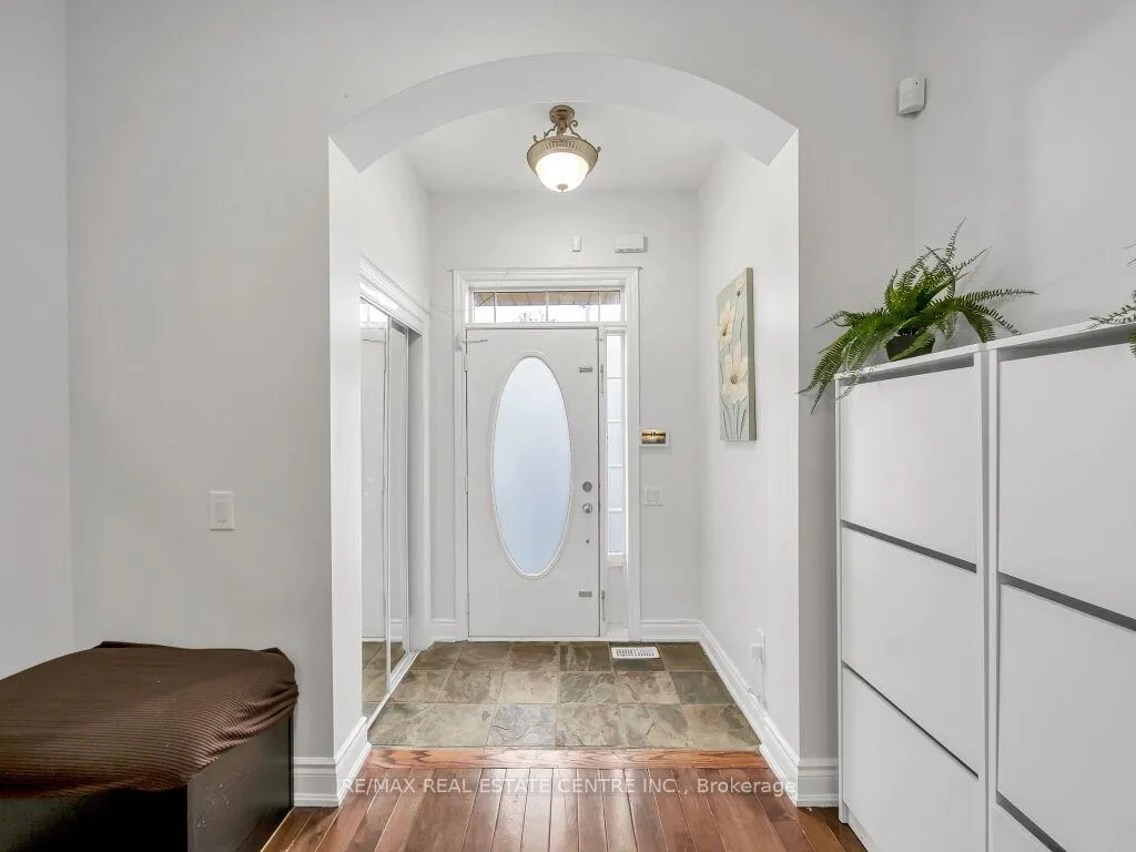 Photo 4 of 198 Duskywing Way, Oakville, Bronte — HOMEH