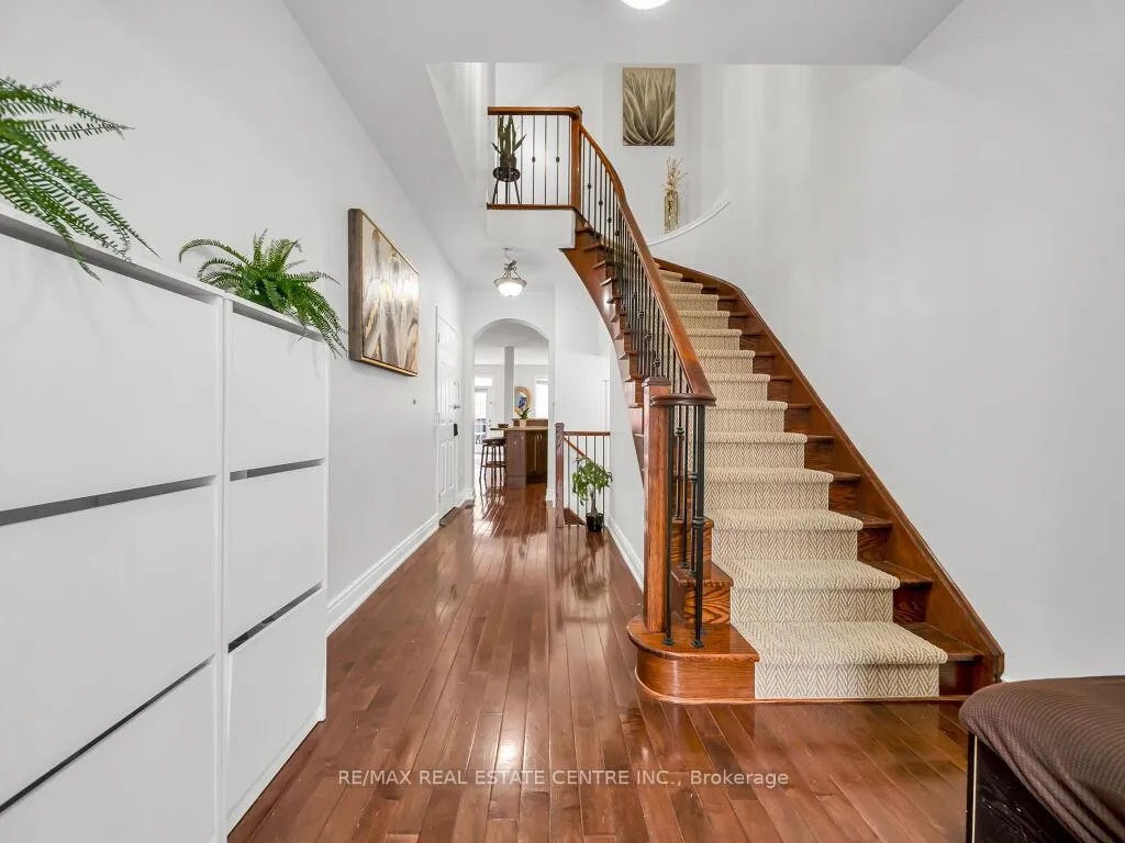 Photo 5 of 198 Duskywing Way, Oakville, Bronte — HOMEH
