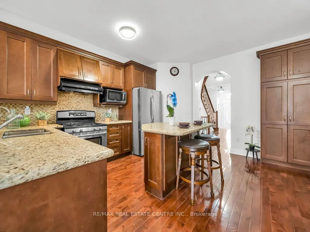 Photo 9 of 198 Duskywing Way, Oakville, Bronte — HOMEH