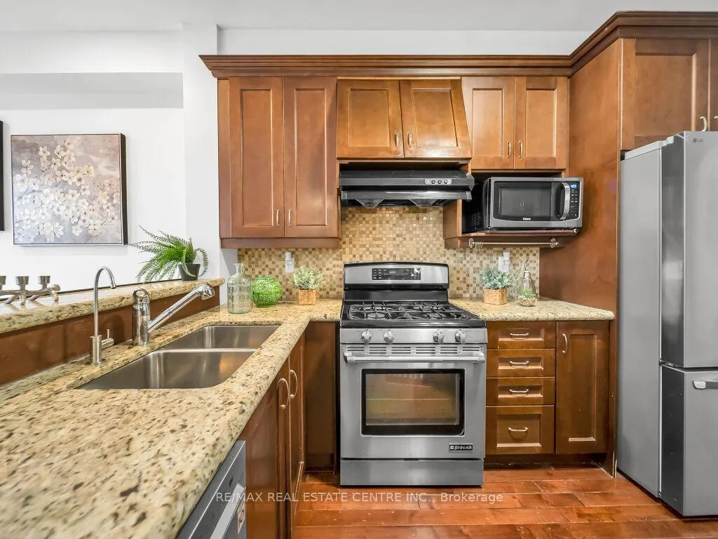 Photo 11 of 198 Duskywing Way, Oakville, Bronte — HOMEH