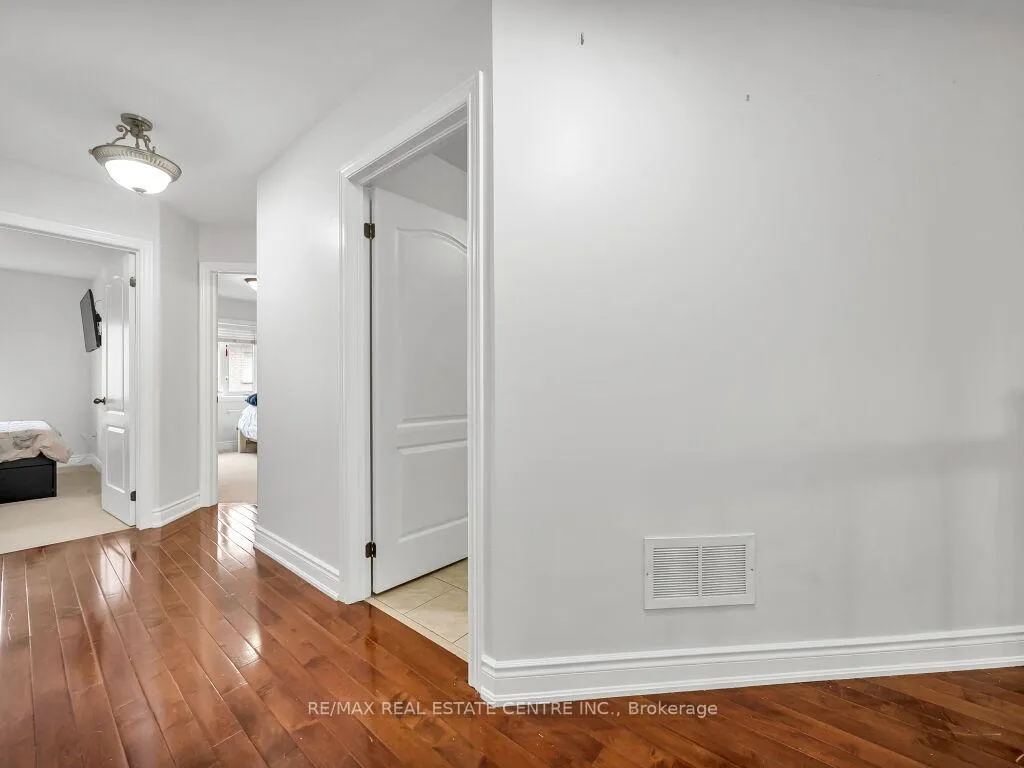 Photo 37 of 198 Duskywing Way, Oakville, Bronte — HOMEH