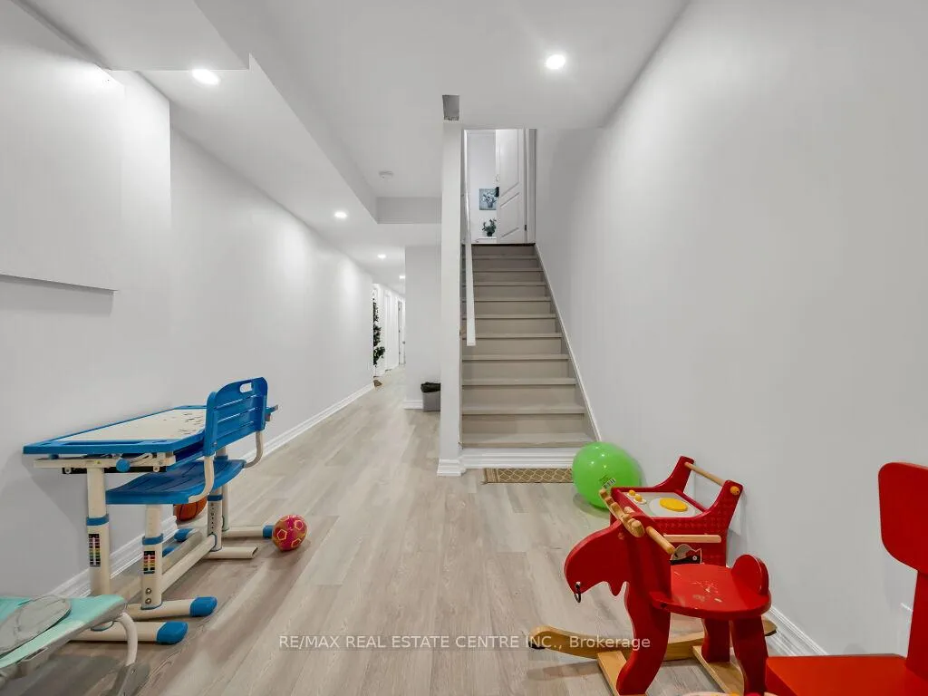 Photo 40 of 198 Duskywing Way, Oakville, Bronte — HOMEH