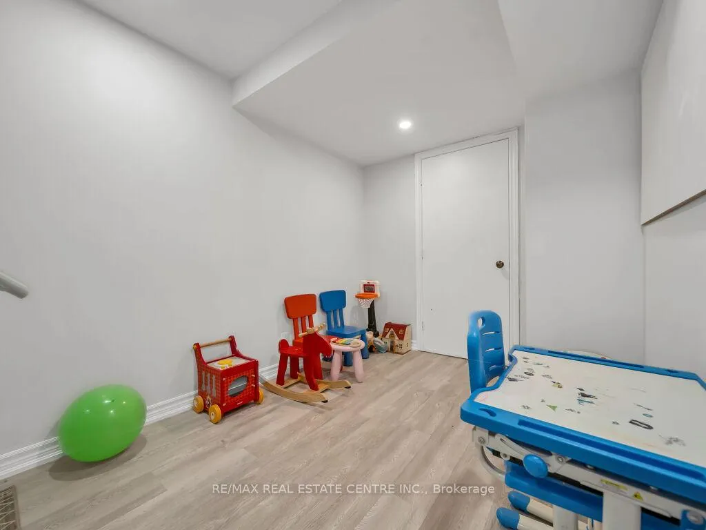 Photo 41 of 198 Duskywing Way, Oakville, Bronte — HOMEH