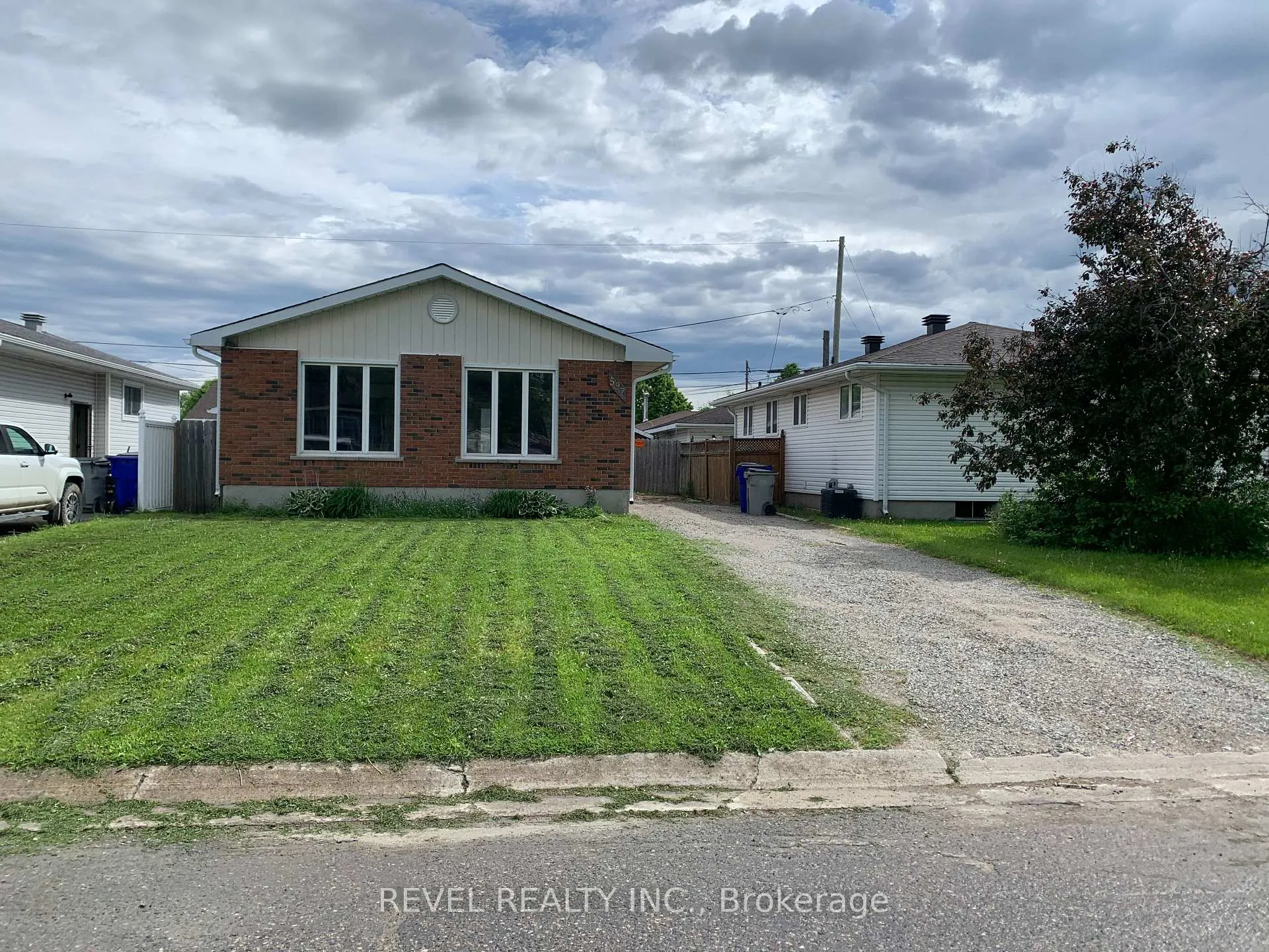 Photo 2 of 597 Spooner Drive, Timmins, TNW - Riverpark — HOMEH