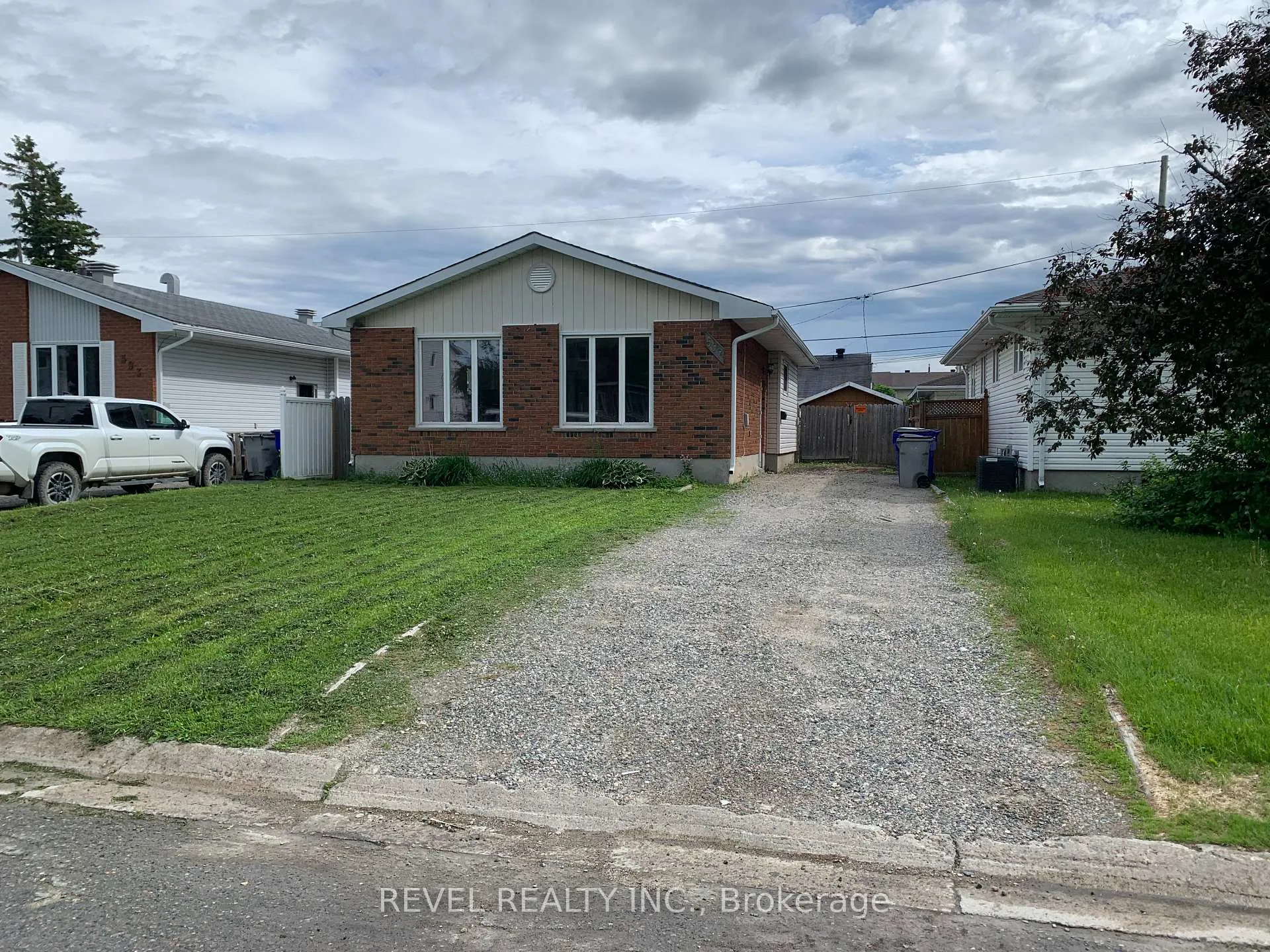Photo 3 of 597 Spooner Drive, Timmins, TNW - Riverpark — HOMEH