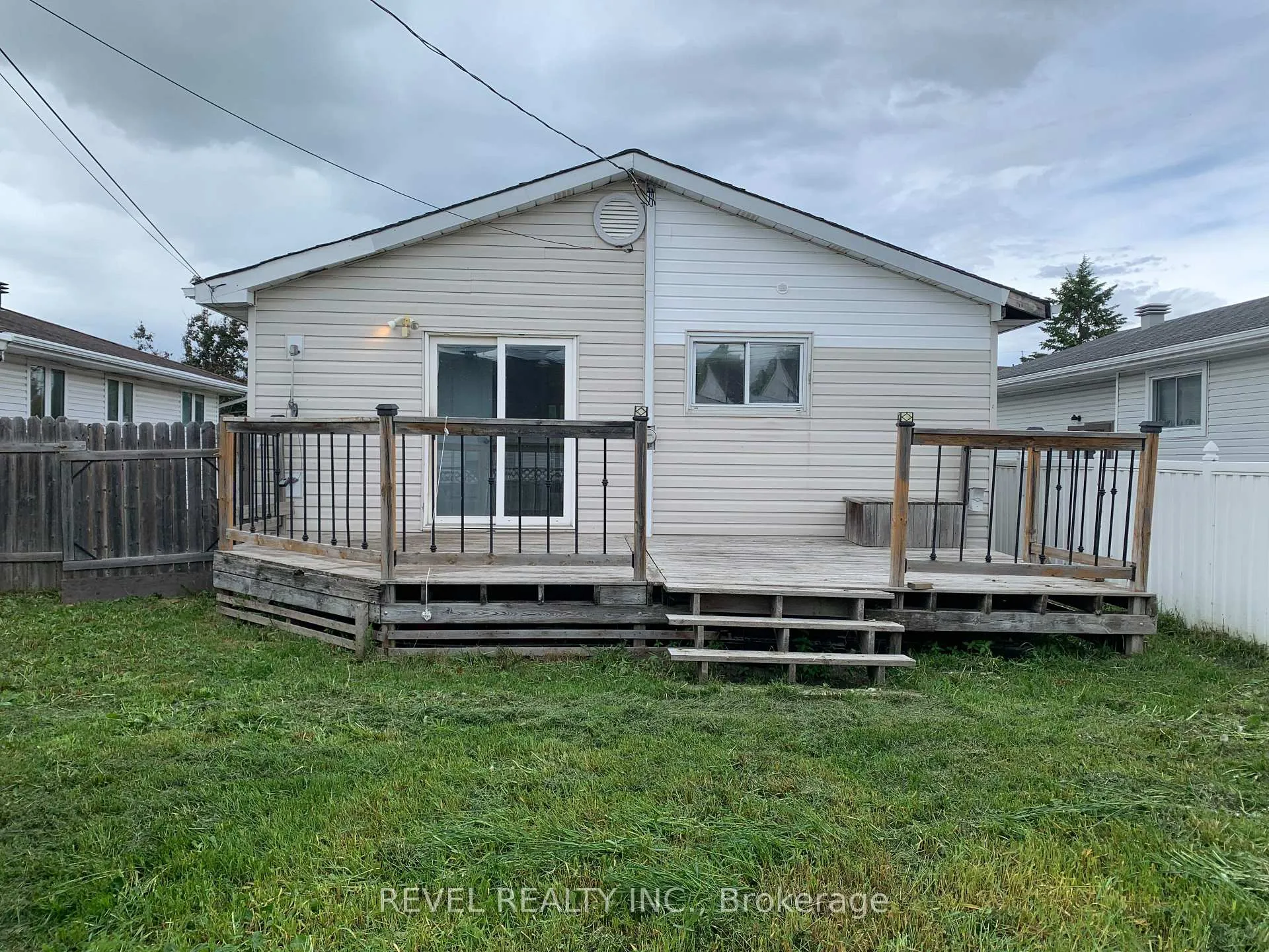 Photo 4 of 597 Spooner Drive, Timmins, TNW - Riverpark — HOMEH