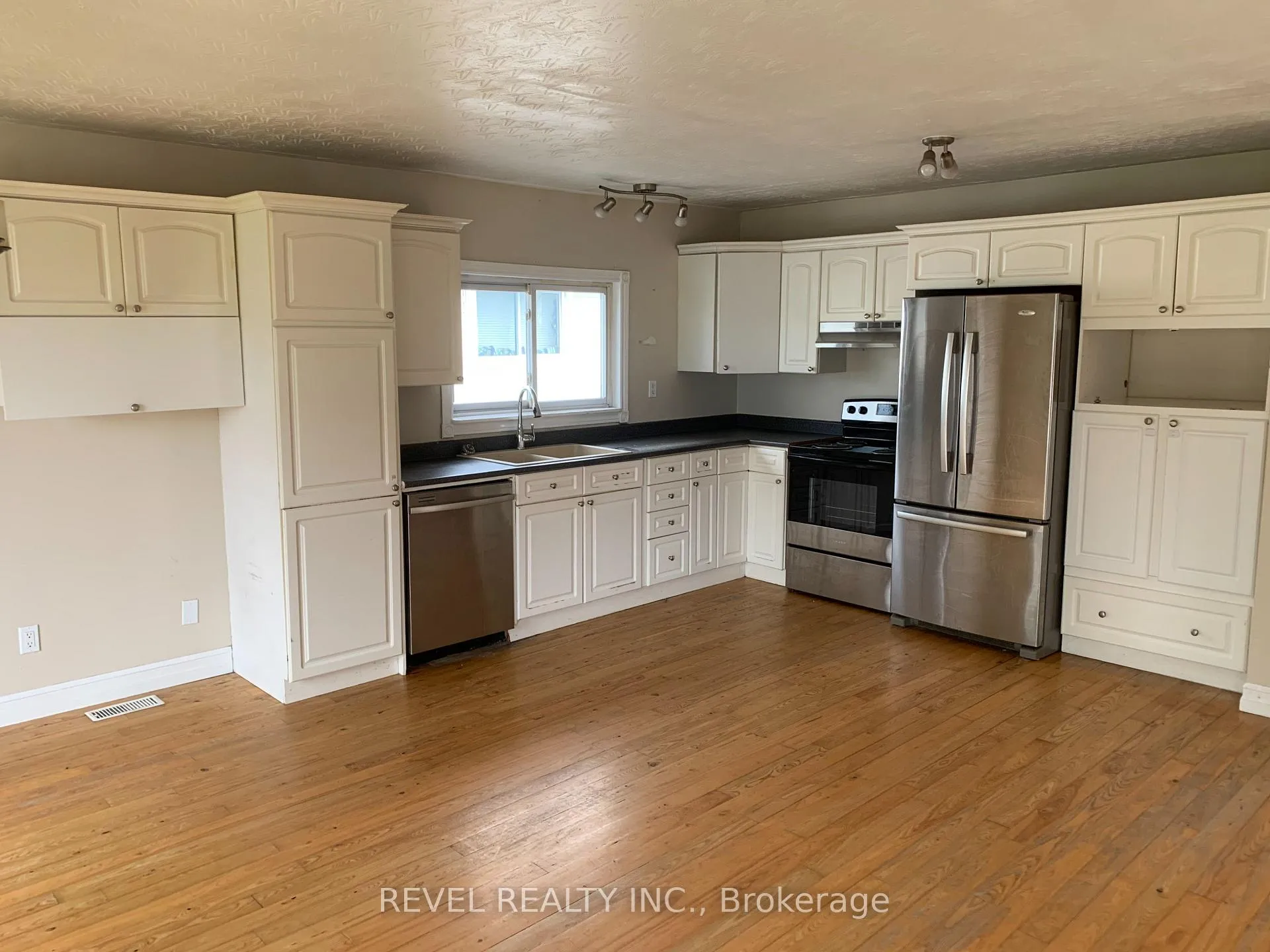 Photo 12 of 597 Spooner Drive, Timmins, TNW - Riverpark — HOMEH