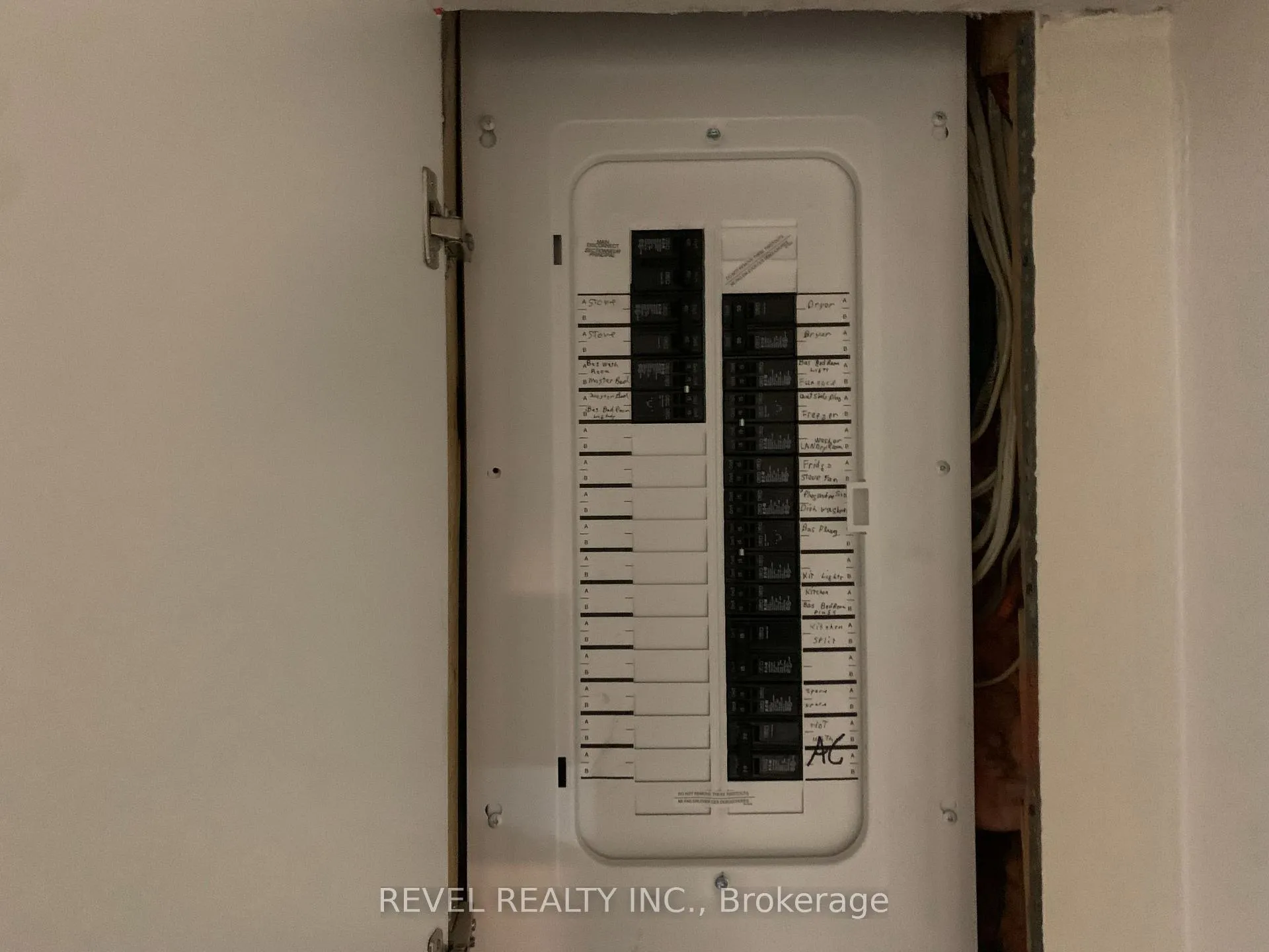 Photo 18 of 597 Spooner Drive, Timmins, TNW - Riverpark — HOMEH