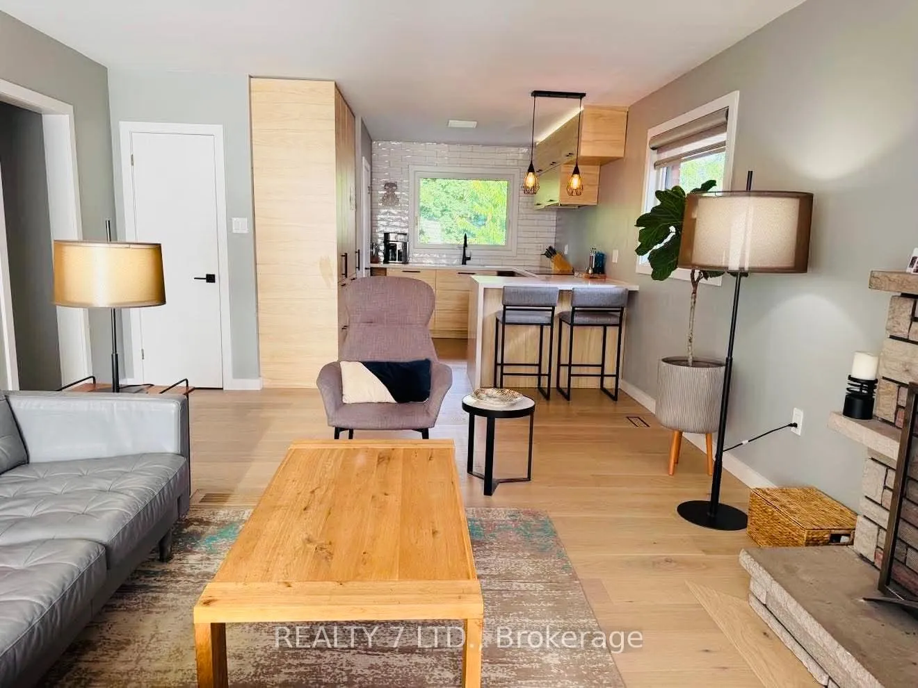 Photo 3 of 139 Sunrise Drive, Hamilton, Greenford — HOMEH