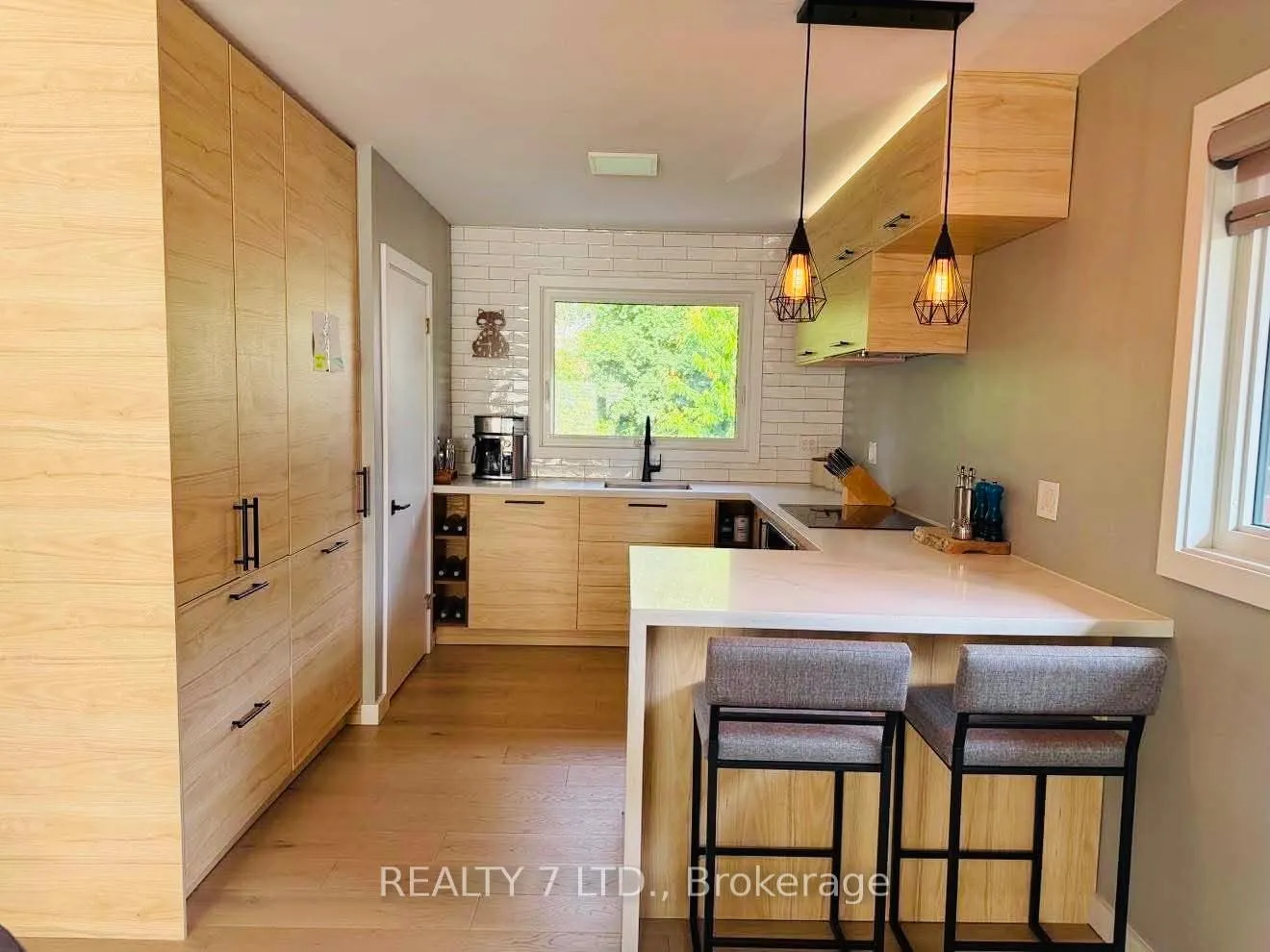 Photo 7 of 139 Sunrise Drive, Hamilton, Greenford — HOMEH