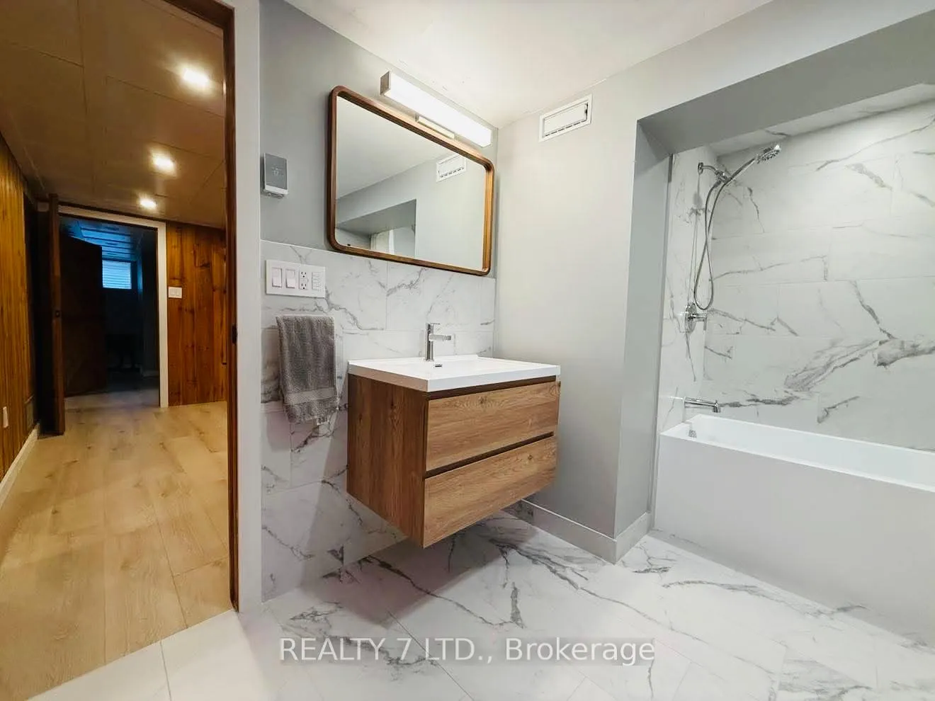 Photo 14 of 139 Sunrise Drive, Hamilton, Greenford — HOMEH